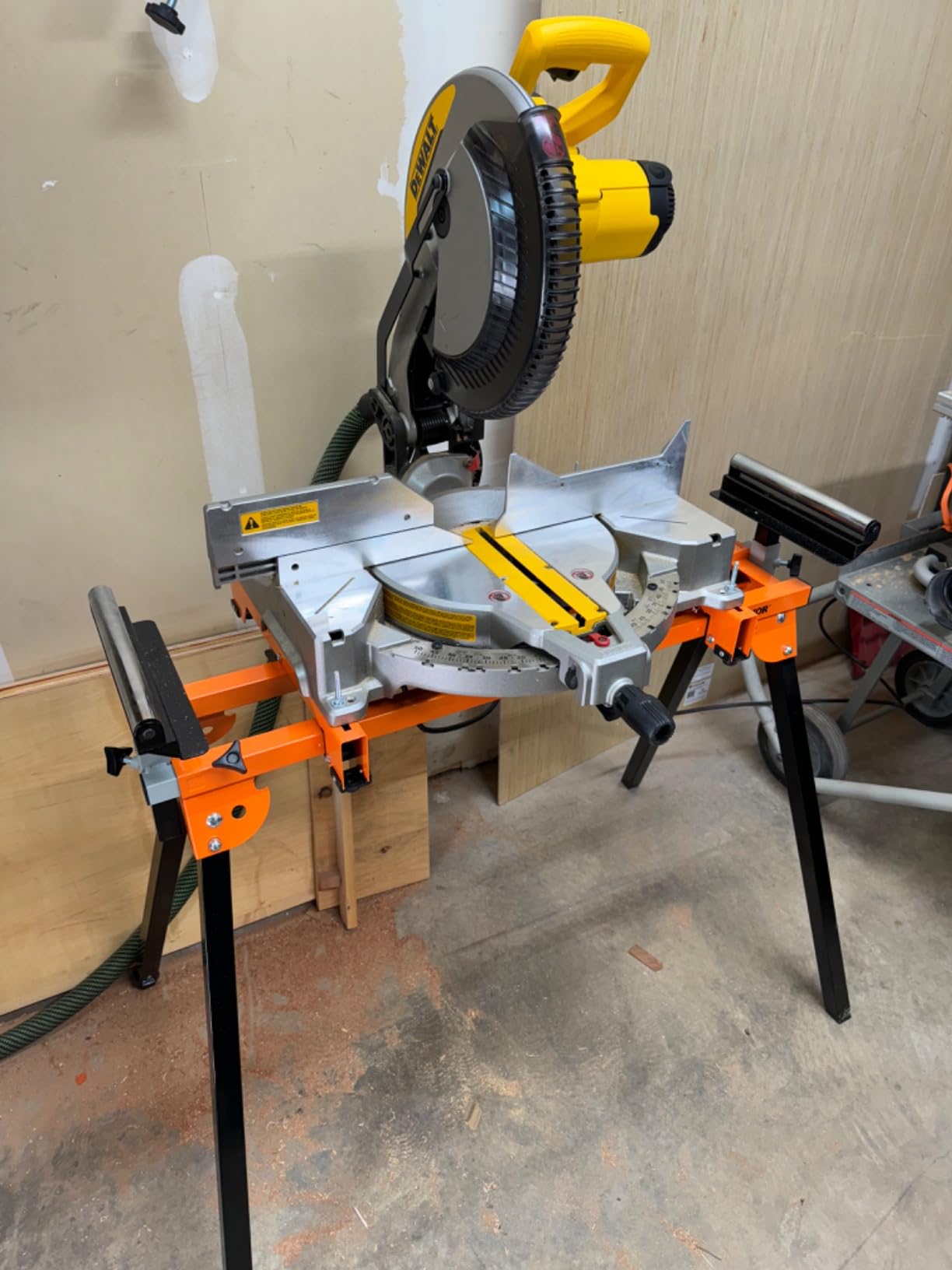 VEVOR Miter Saw Stand with Tabletop and Wheels, 330lbs Load Capacity Steel Collapsible Rolling Stand for Miter Saw, Adjustable Height and Length, Portable Compact and Folding Miter Saw Stand customer photo 2