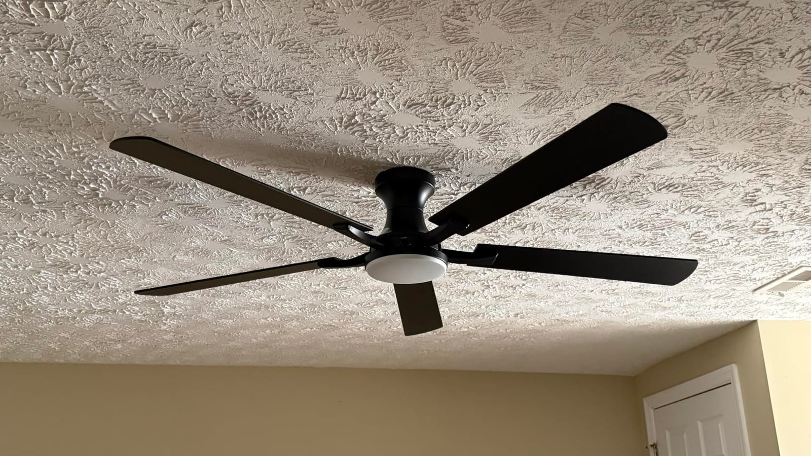 ZMISHIBO 52 Inch Ceiling Fans with Lights, Remote&App Control, Flush Mount | Low Profile, Dimmable 20W LED Light, Quiet Reversible Motor, Strong Airflow, Easy Install for Bedroom/Living Room/Apt, Black customer photo 1