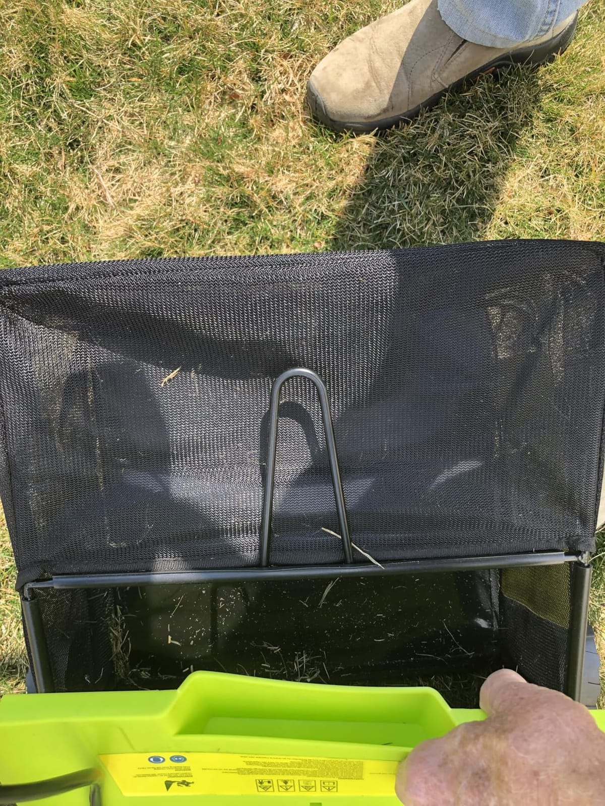 2-in-1 Electric Dethatcher Scarifier, Lawn Dethatcher with Collection Bag, 4-Position Depth Adjustment,13-Inch Working Width, Foldable Handle Design for Easy Carrying and Storage,Thatcher for Lawn customer photo 1