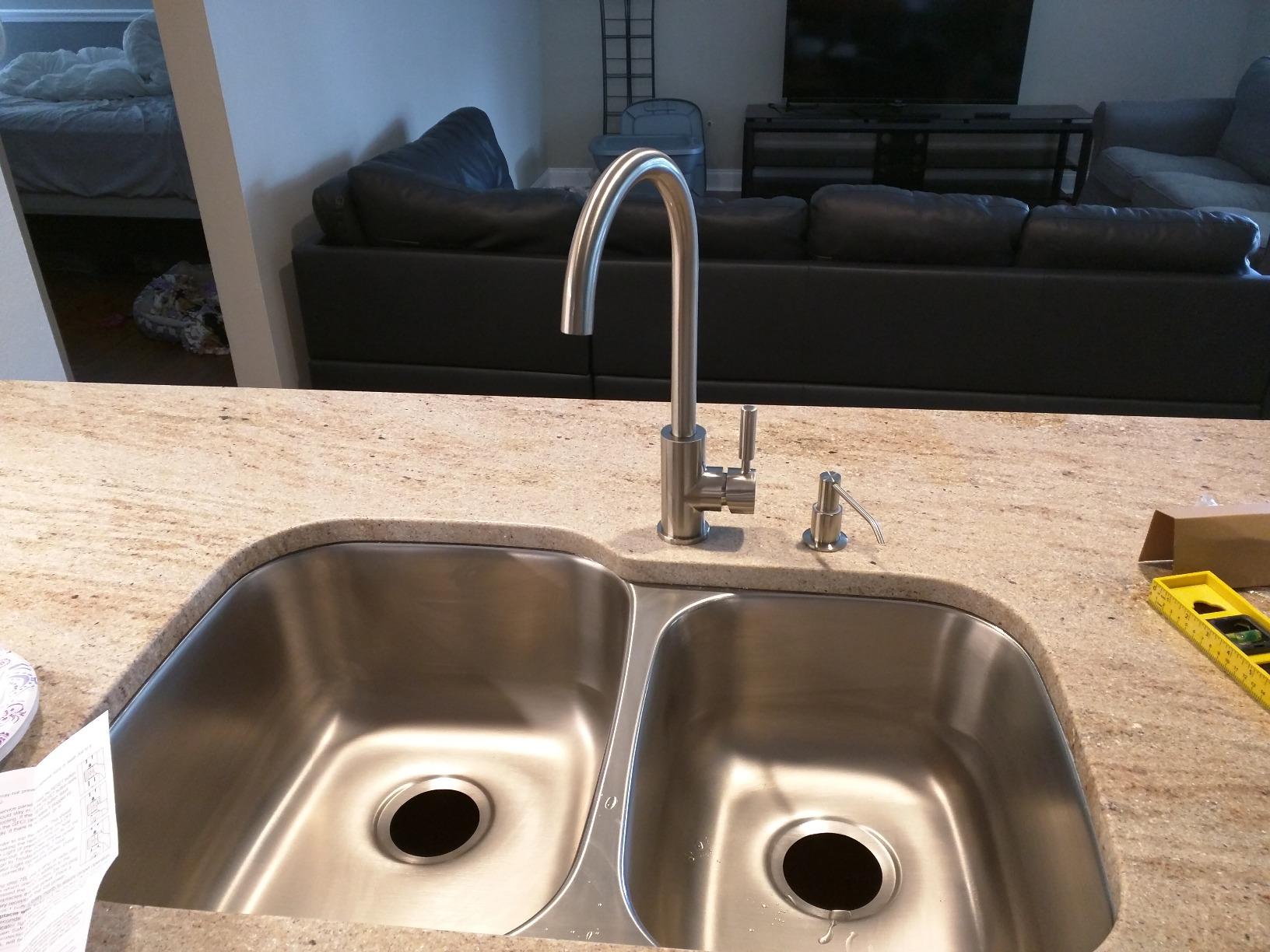 VAPSINT Kitchen Faucet with Pull Down Sprayer, Kitchen Sink Faucet customer photo 1