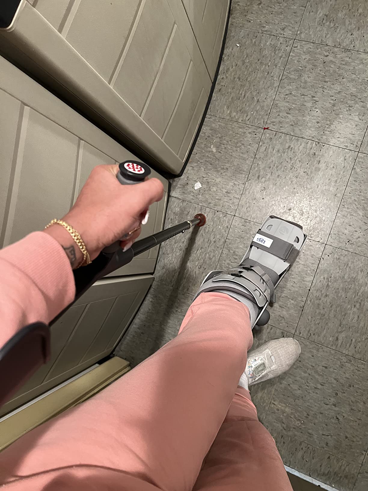 Forearm Crutches for Adults Have Elastic Crutches Padding for The Elbow+Hand Padding, Increases Walking Comfort customer photo 2
