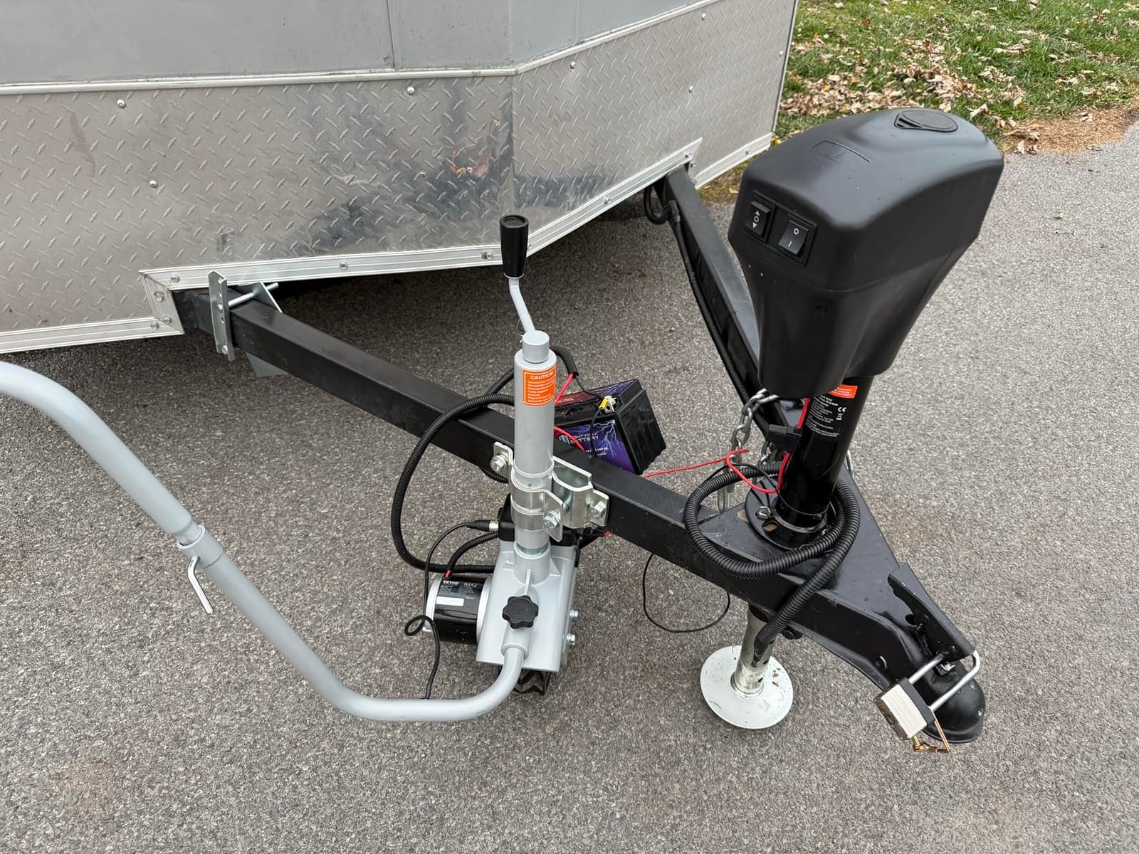 VEVOR Electric Trailer Jack, 5000 lbs, Heavy Duty RV Electric Power Tongue Jack with 2 Way Connector, Manual Crank Handle & Weatherproof Jack Cover, 10