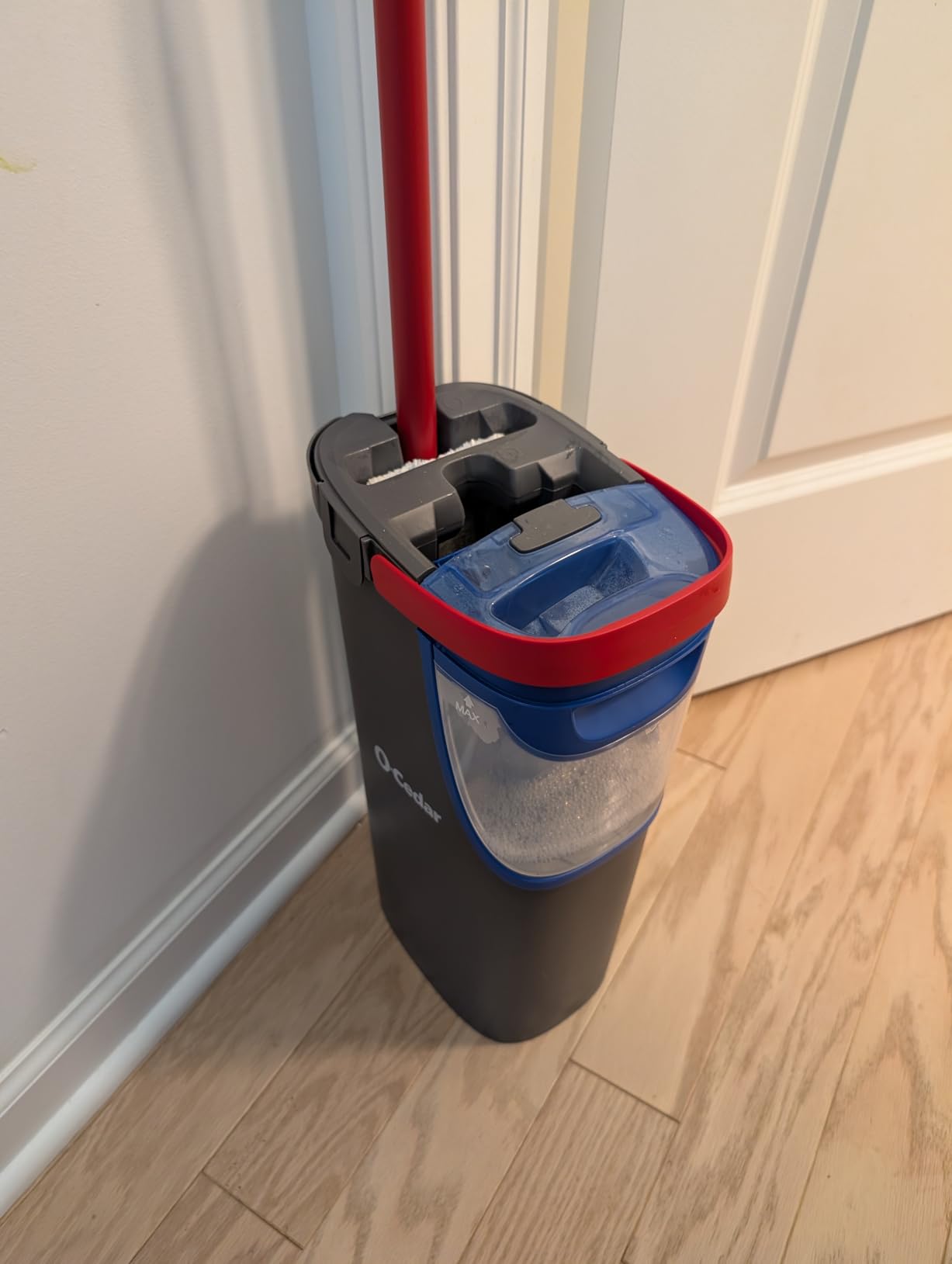 O-Cedar H2prO Flat Mop System | Quick Everyday Cleaning | Dual-Tank Fresh Water System | Machine Washable Reusable Microfiber Mop Pad | Safe on Hardwood, Tile & Vinyl Floors customer photo 1