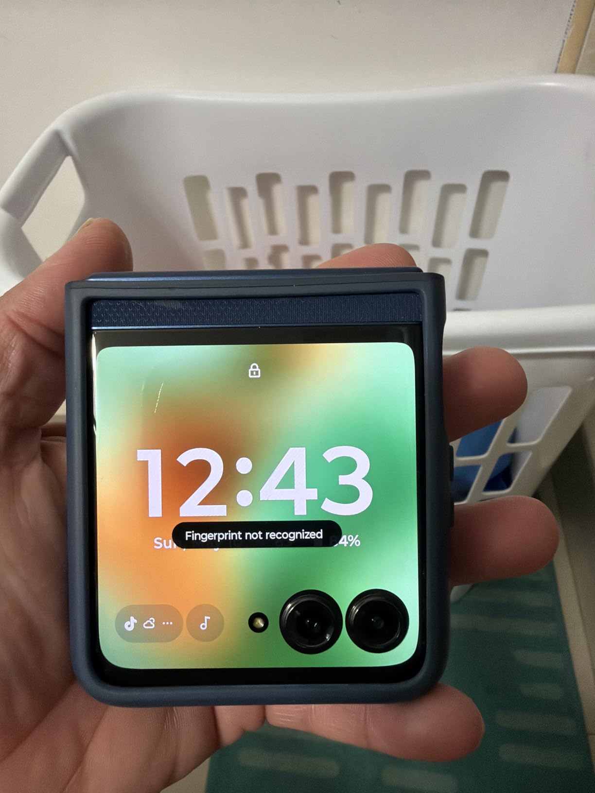 Motorola Razr 2025 | Unlocked | Made for US 8/256GB | 50MP Camera | Pantone Spring Bud customer photo 2