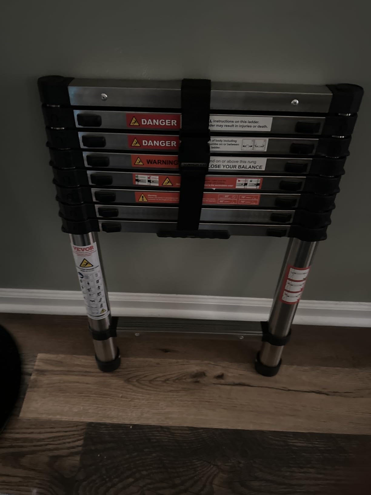 VEVOR Telescoping Ladder, 8.5ft Stainless Steel Lightweight Extension Ladder, Multi-Button Retraction Collapsible Ladders, 330LBS Capacity & Non-Slip Feet, Portable 9-Step Ladders for Home, RV, Loft customer photo 1