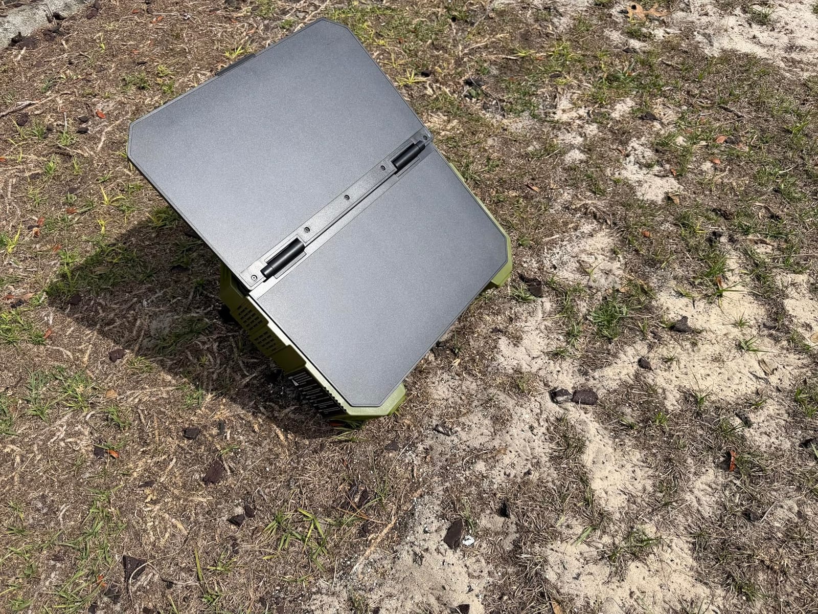 BROWEY 1600W (3200W Peak) Portable Power Station with Built-in Solar Panel customer photo 1
