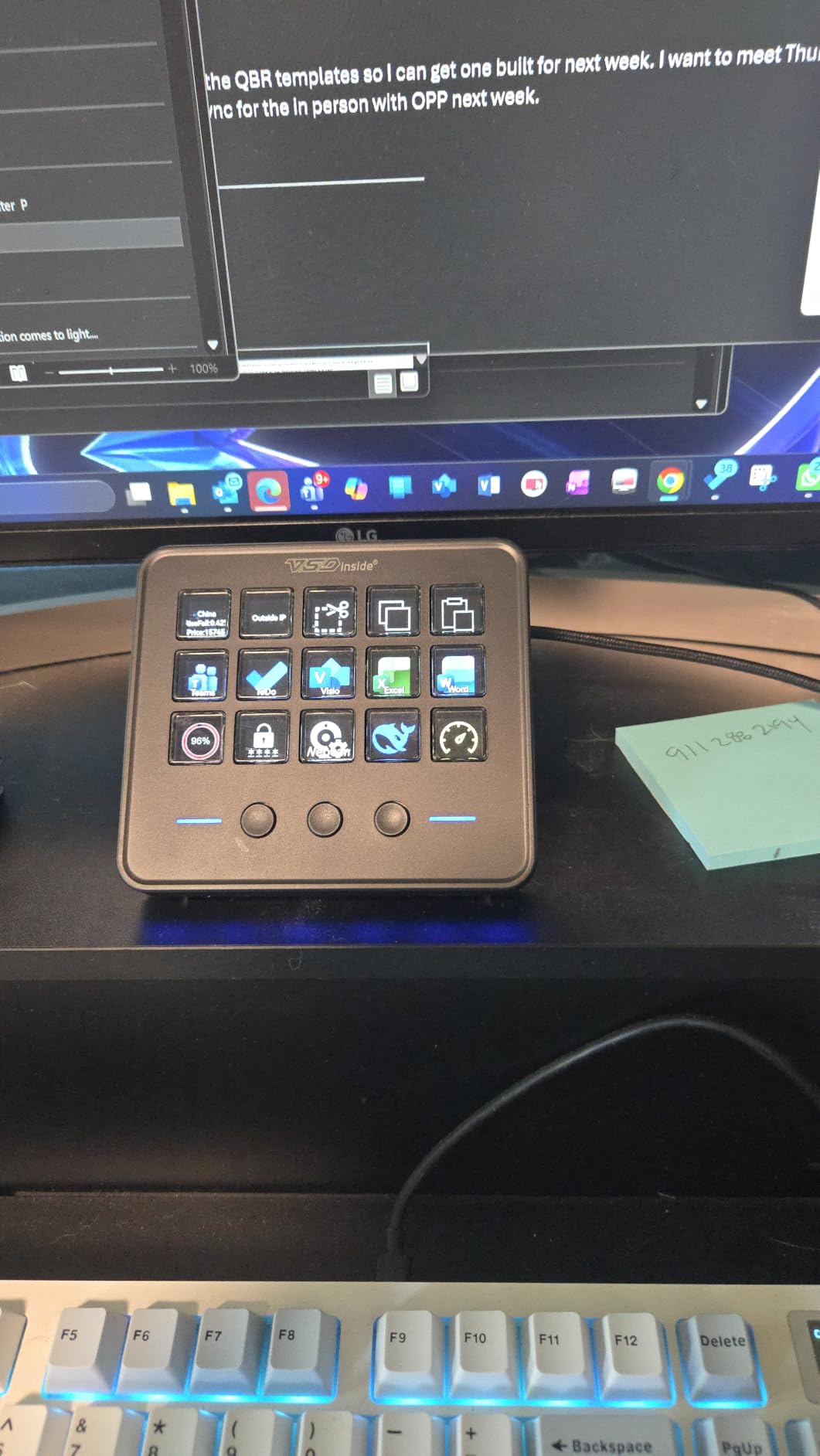 VSD M18 Macro Pad Programmable Keypad, Stream Controller Streaming Deck, Customizable LCD keys, Gaming shortcut keyboard, USB sound board, Trigger actions in OBS, Twitch, YouTube, Works with PC Mac customer photo 1
