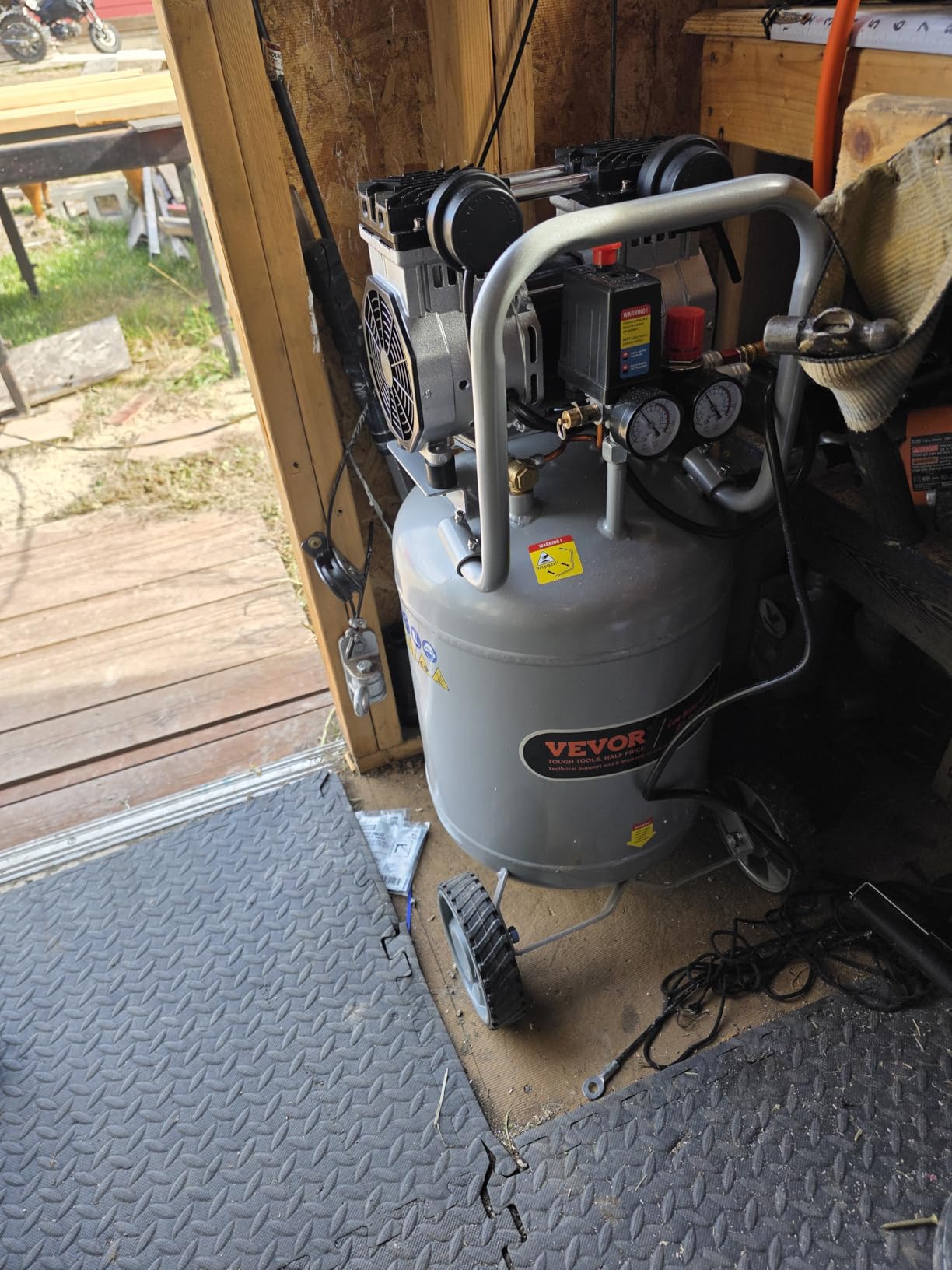 VEVOR 13-Gallon Air Compressor, 2HP, 4.6 SCFM@90PSI, Oil-Free Tank, 66dB Quiet Operation, Ideal for Tire Inflation, Woodworking, Auto Repairs, and Spray Painting (Maximum Pressure 125 PSI) customer photo 2