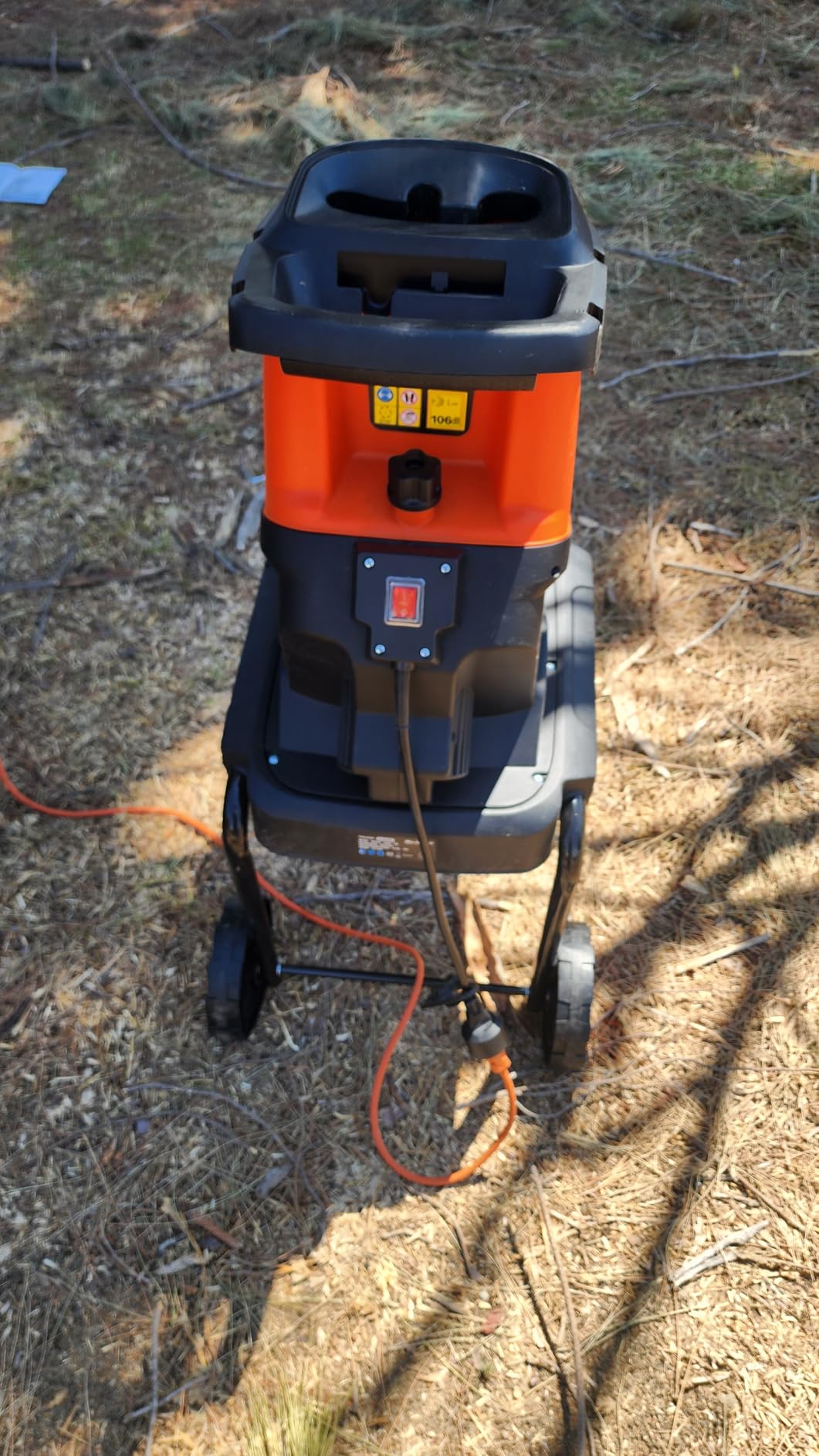 MAXLANDER Electric Leaf Mulcher/Shredder, 15 Amp 8400 RPM, 18:1 Ratio, Adjustable Dial, with Goggles, Leaf Scoops/Gloves, 20 Cutting Lines-Portable Garden/Yard Grinder & Chipper for Wet/Dry Leaves customer photo 1
