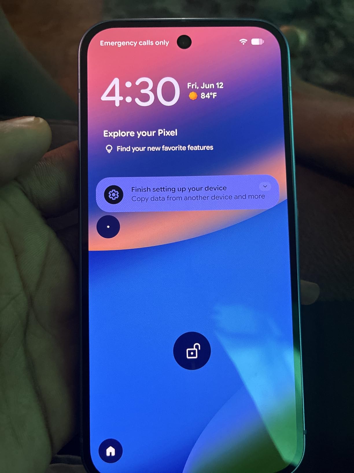 Google Pixel 10 - Unlocked Smartphone with Gemini - Indigo - 128 GB customer photo 1