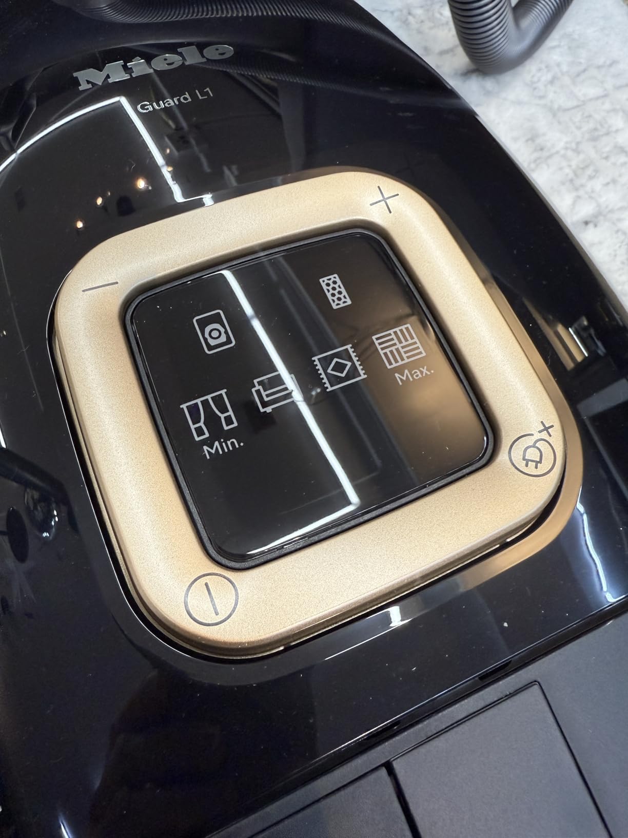 Miele Guard L1 Cat & Dog Bagged Canister Vacuum for Hard Floors & Low-Med Carpet customer photo 1