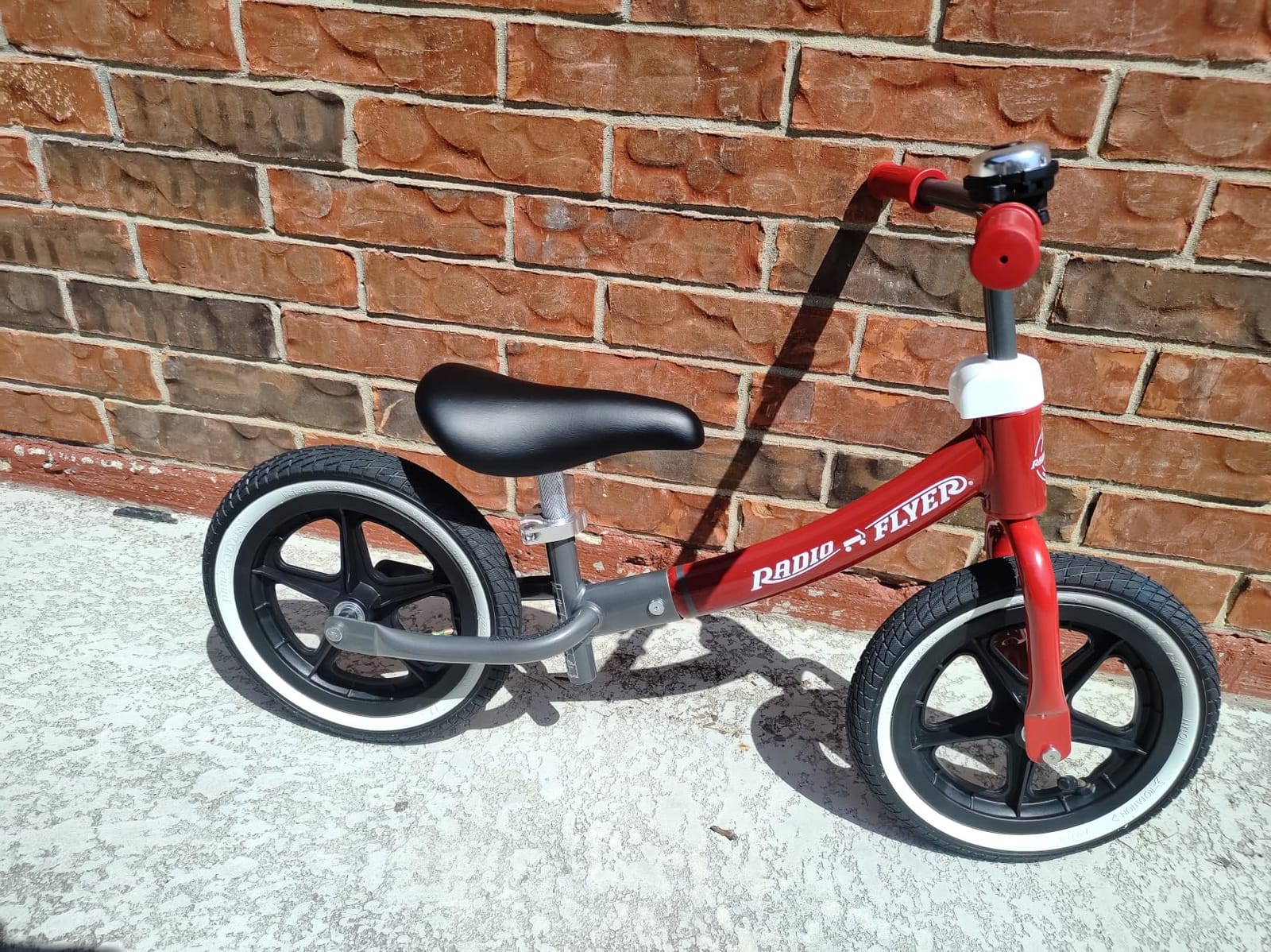 Radio Flyer Air Ride Balance Bike, For Kids Ages 1.5-5, Red, Foot Rest | Kid & Toddler Balance Bikes, Pedal-Free for Quick Learning, Rubber Air Tires, Adjustable Seat, (Amazon Exclusive) customer photo 1