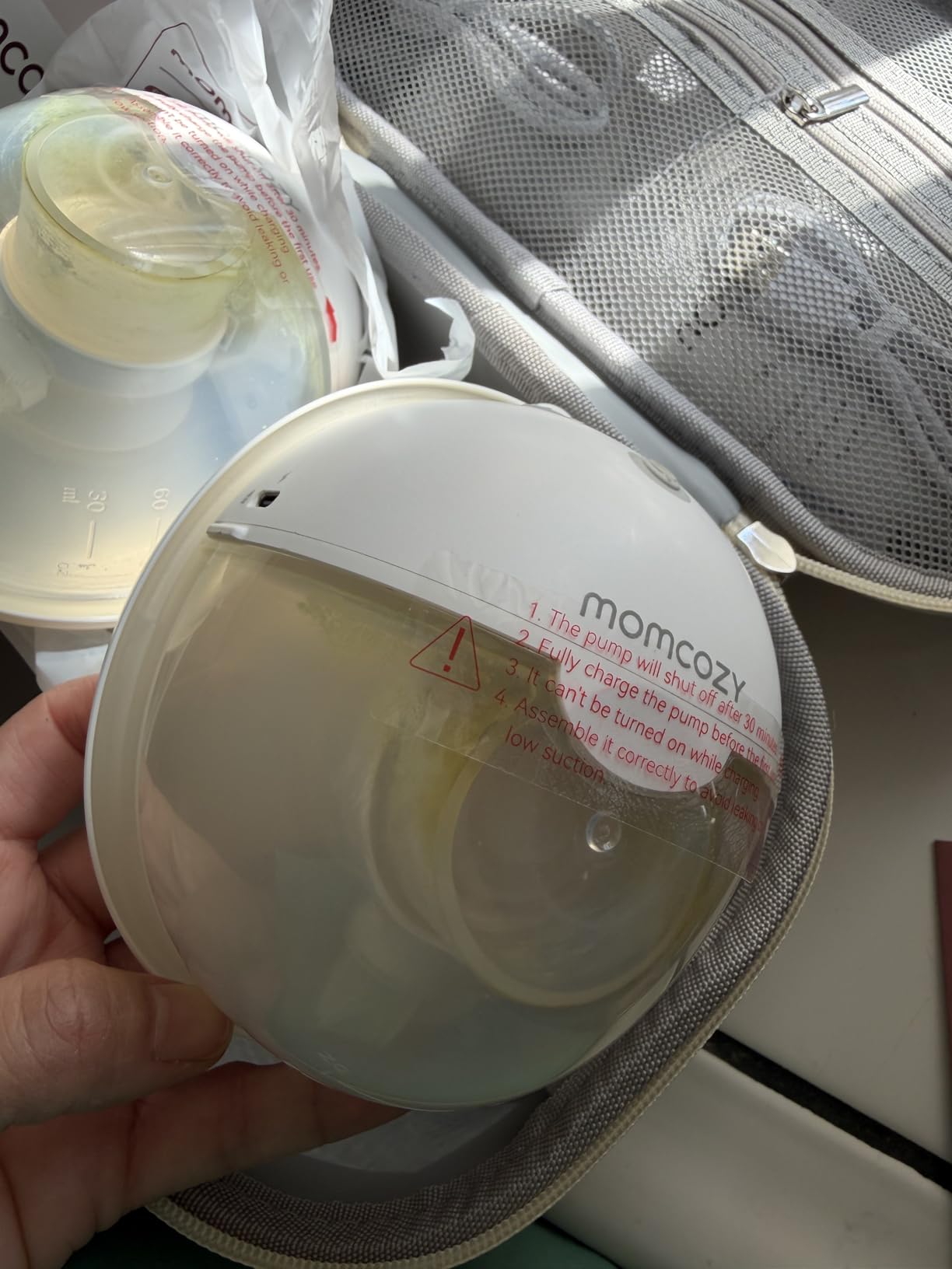 Momcozy Air 1 Wearable Breast Pump,Ultra-Slim with Wireless Charging Case customer photo 2