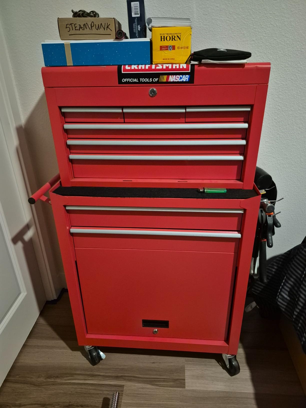 INTERGREAT 7 Drawers Rolling Tool Chest with Pegboard, Metal Tool Chest with Drawers, Tool Storage Cabinet with Wheels for Garage, Workshop, Repair Shop, Black customer photo 2