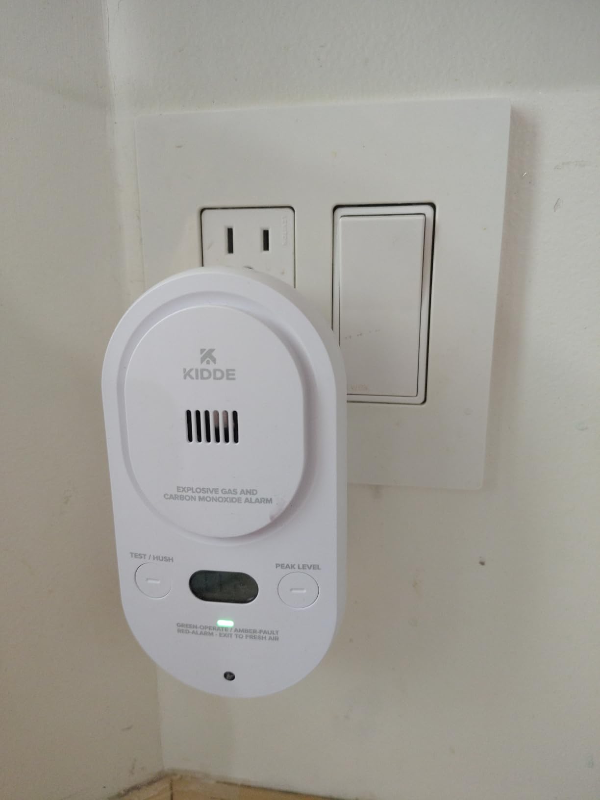 Kidde Carbon Monoxide & Explosive Gas Alarm, Plug-in & AA Battery, COPDLG customer photo 2