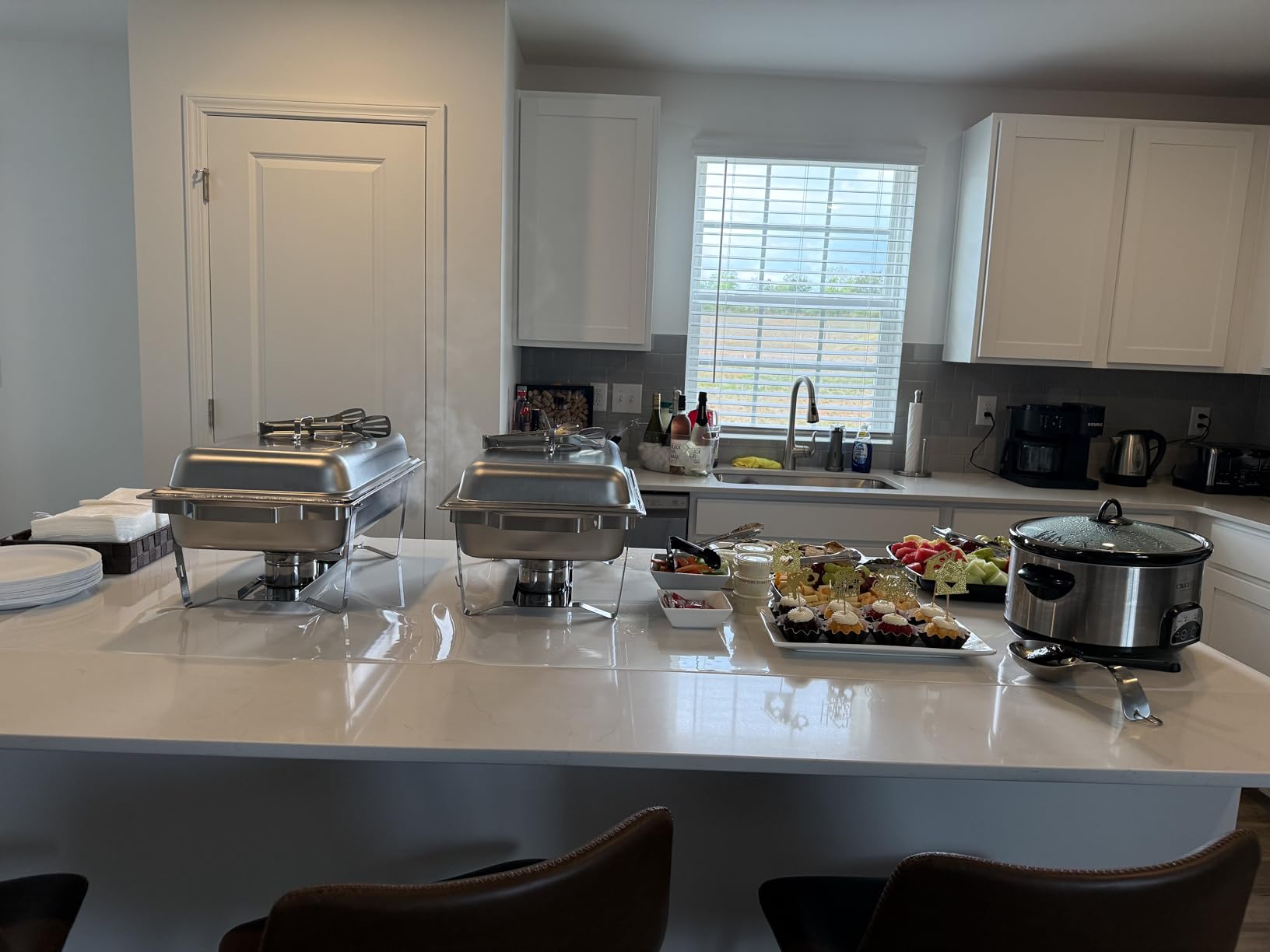 VEVOR Rectangle Chafing Dishes, 9 Qt 6 Pack Stainless Steel Chafing Dish, Food Warmer Chafer Complete Set with Hollow Handle, 3 Food Tongs, Lid, Holder, Chafer Dishes for Banquet Party Wedding customer photo 1