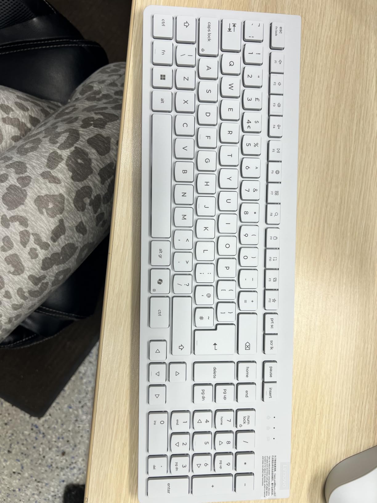 Lenovo 24