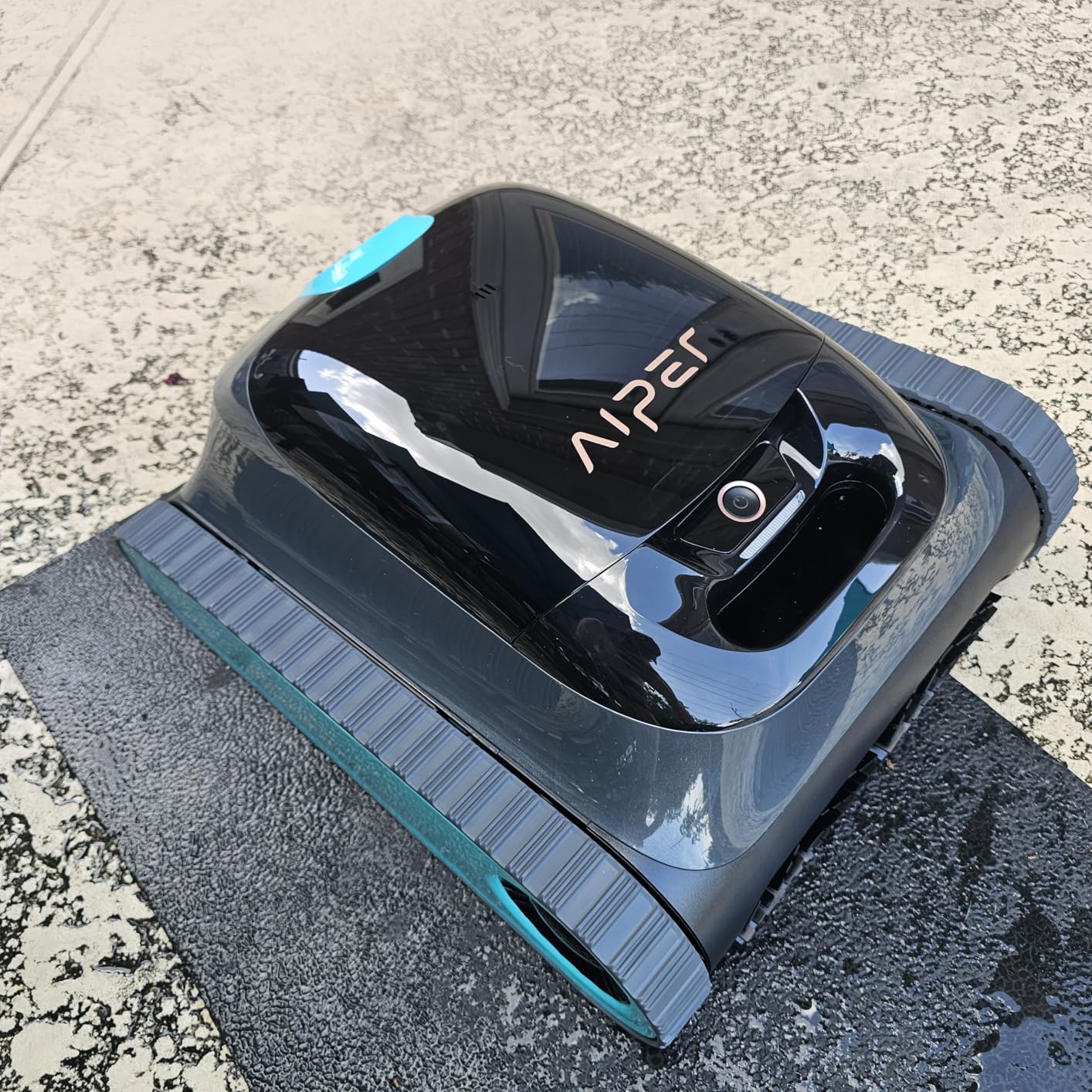 Aiper Scuba S1 2026 Robotic Pool Cleaner,Floor/Wall/Waterline/Shallow Area Cleaning, Double Filtration, Adaptive Navigation, High-Precision Sensors, App Support-Gray customer photo 2