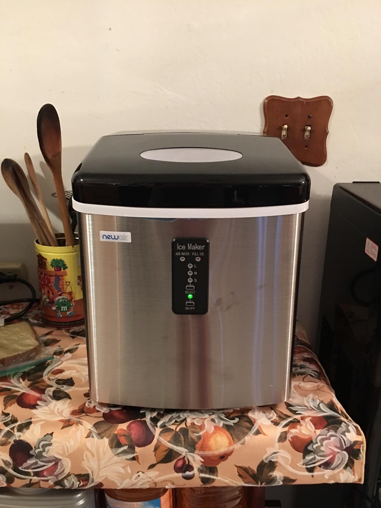 NewAir 28 lb. Countertop Ice Maker | Portable Bullet Ice Machine | Fresh Ice in 10 Minutes, 3 Ice Sizes | Compact Stainless Steel with Scoop & Basket customer photo 1