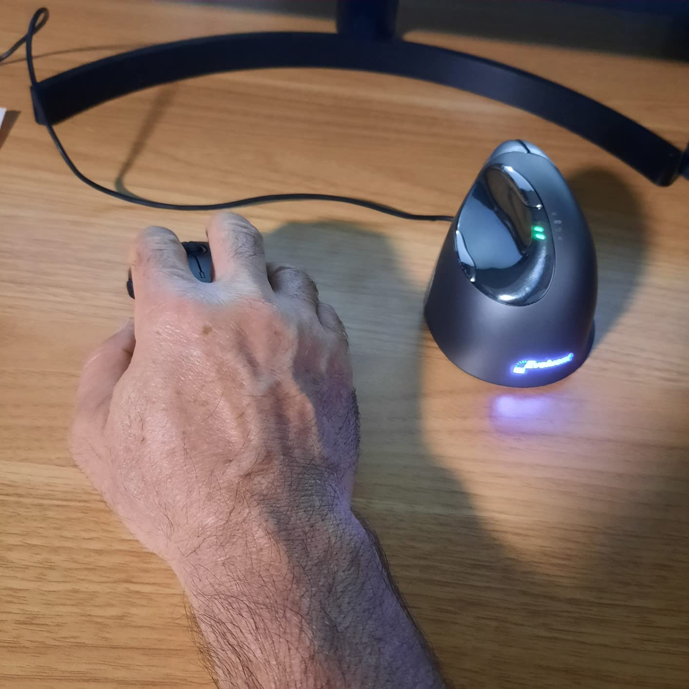 Evoluent – World's Original Vertical Mouse, Wired Ergonomic Mouse for Right Hand, Medium to Large, Helps with Carpal Tunnel and Wrist Strain, Customizable 6 Buttons, 4 Speed Settings, Comfortable Grip customer photo 1