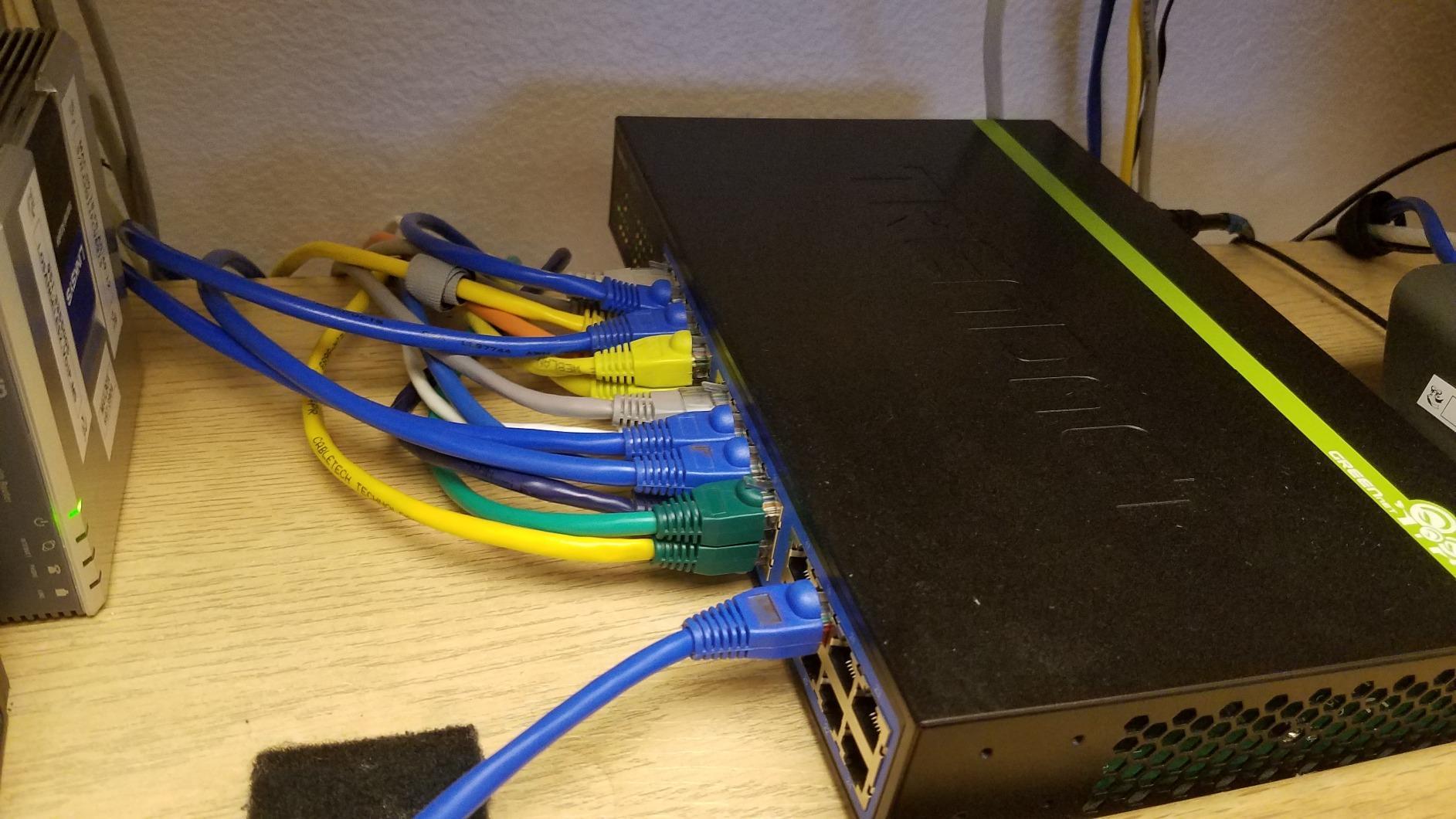 TRENDnet 24-Port Unmanaged Gigabit GREENnet Desktop Switch, Ethernet Network Switch, 24 x 10-100-1000 Gigabit Ethernet RJ-45 Ports, 48Gbps Switching Capacity, Lifetime Protection, Black, TEG-S24DG customer photo 1
