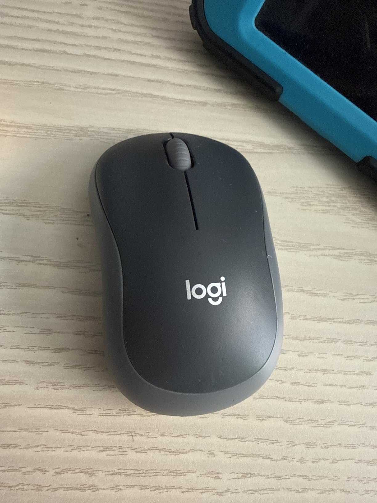 Logitech M185 Compact Ambidextrous 2.4 GHz Wireless Mouse - Swift Grey customer photo 1