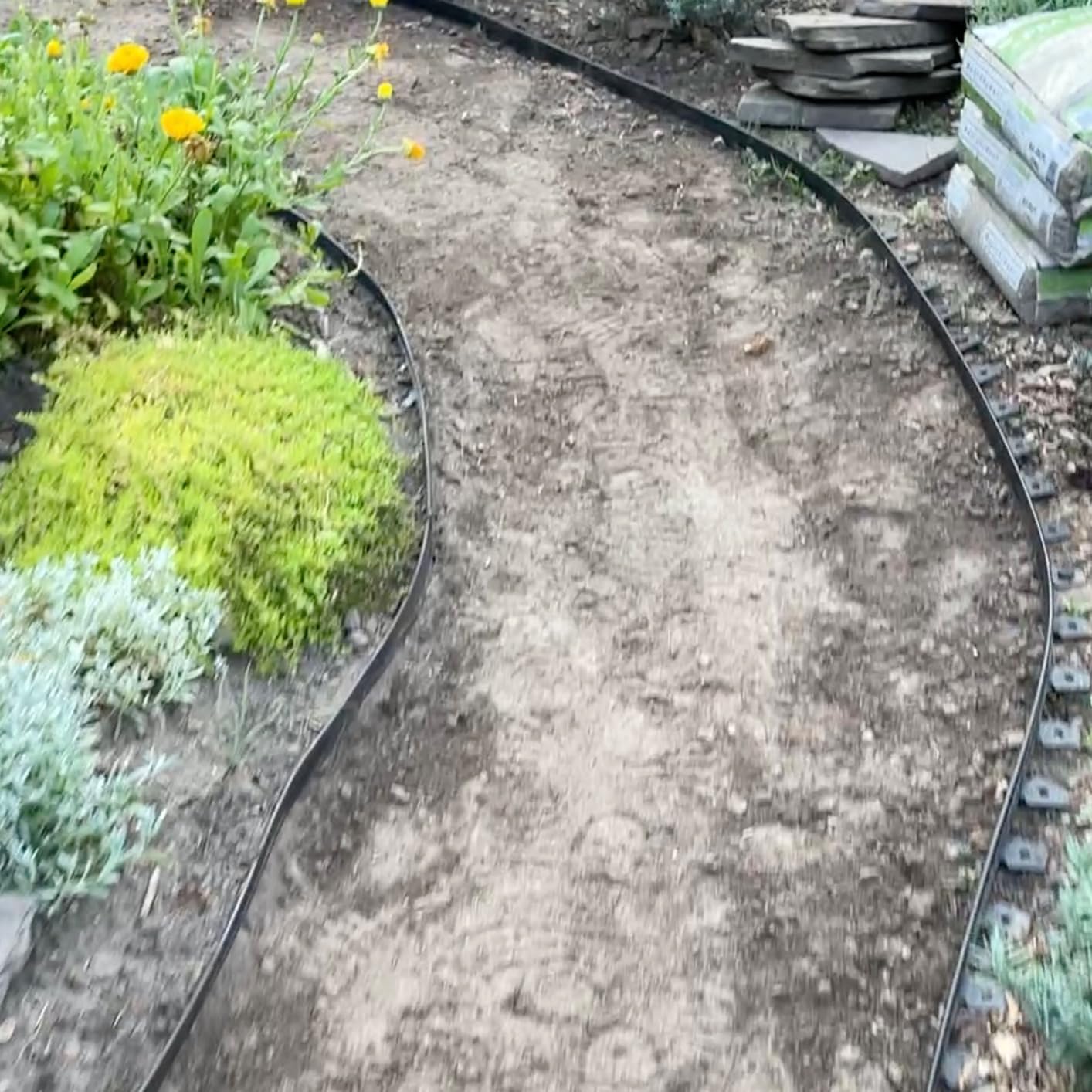 EasyFlex No-Dig Landscape Edging Kit - 100 ft., Black customer photo 1