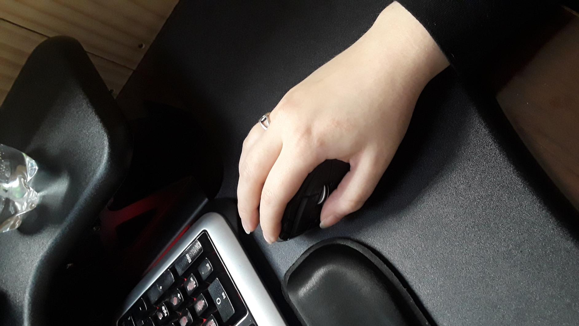 ELECOM Deft Trackball Mouse Wireless, Ergonomic M-DT2DRBK customer photo 1