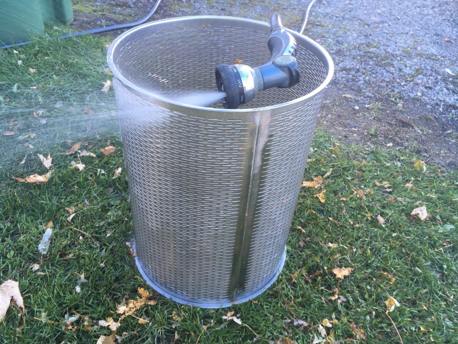 Hydraulic Fruit Wine Press - Electricity-Free/Water-powered Cider Wine Bladder Press, Natural Juice Making(10.7 Gallon, with Filter Bag/Splash Guard) customer photo 2