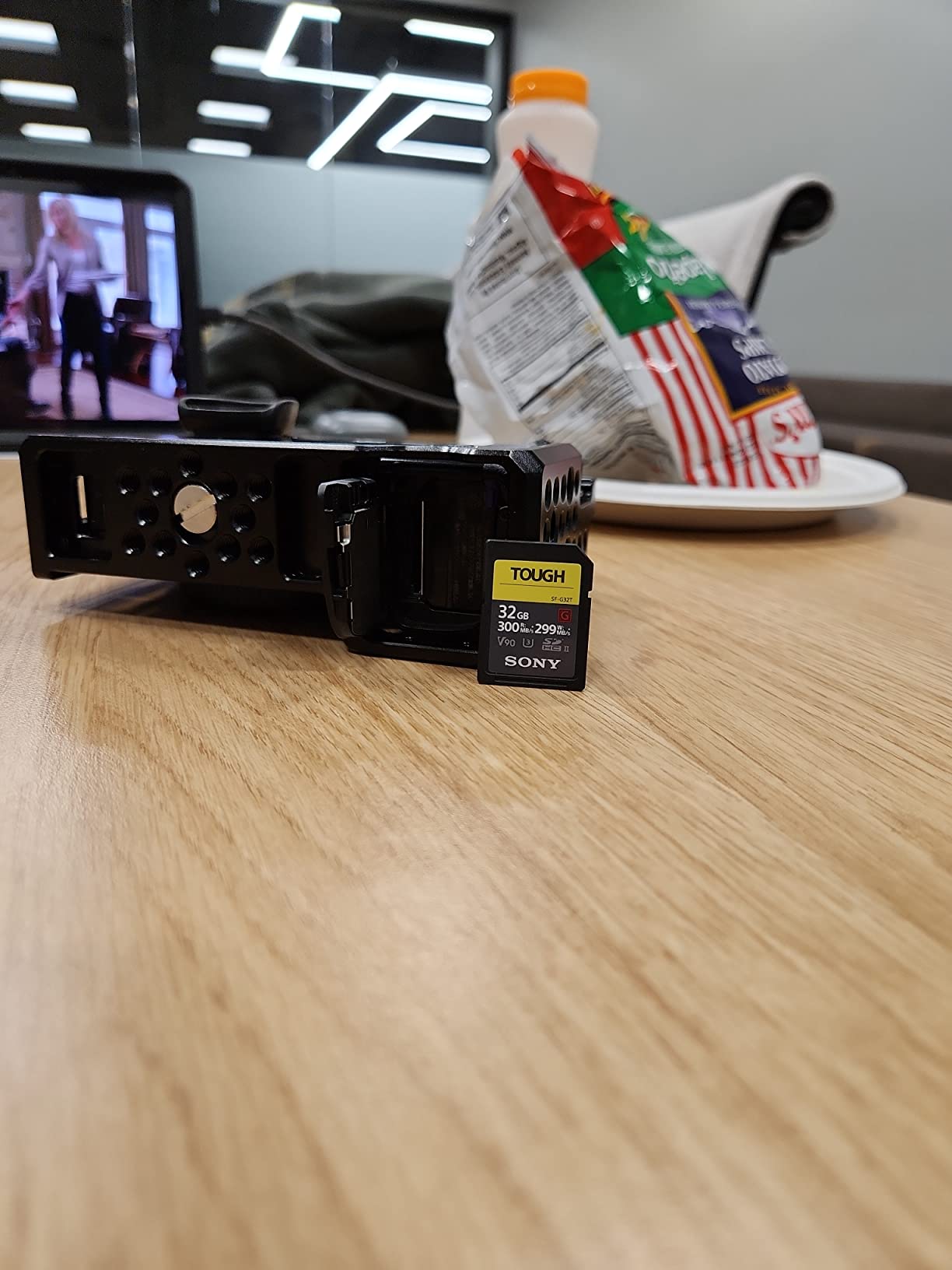 Sony TOUGH-G series SDXC UHS-II Card 64GB, V90, CL10, U3, Max R300MB/S, W299MB/S (SF-G64T/T1), Black customer photo 2