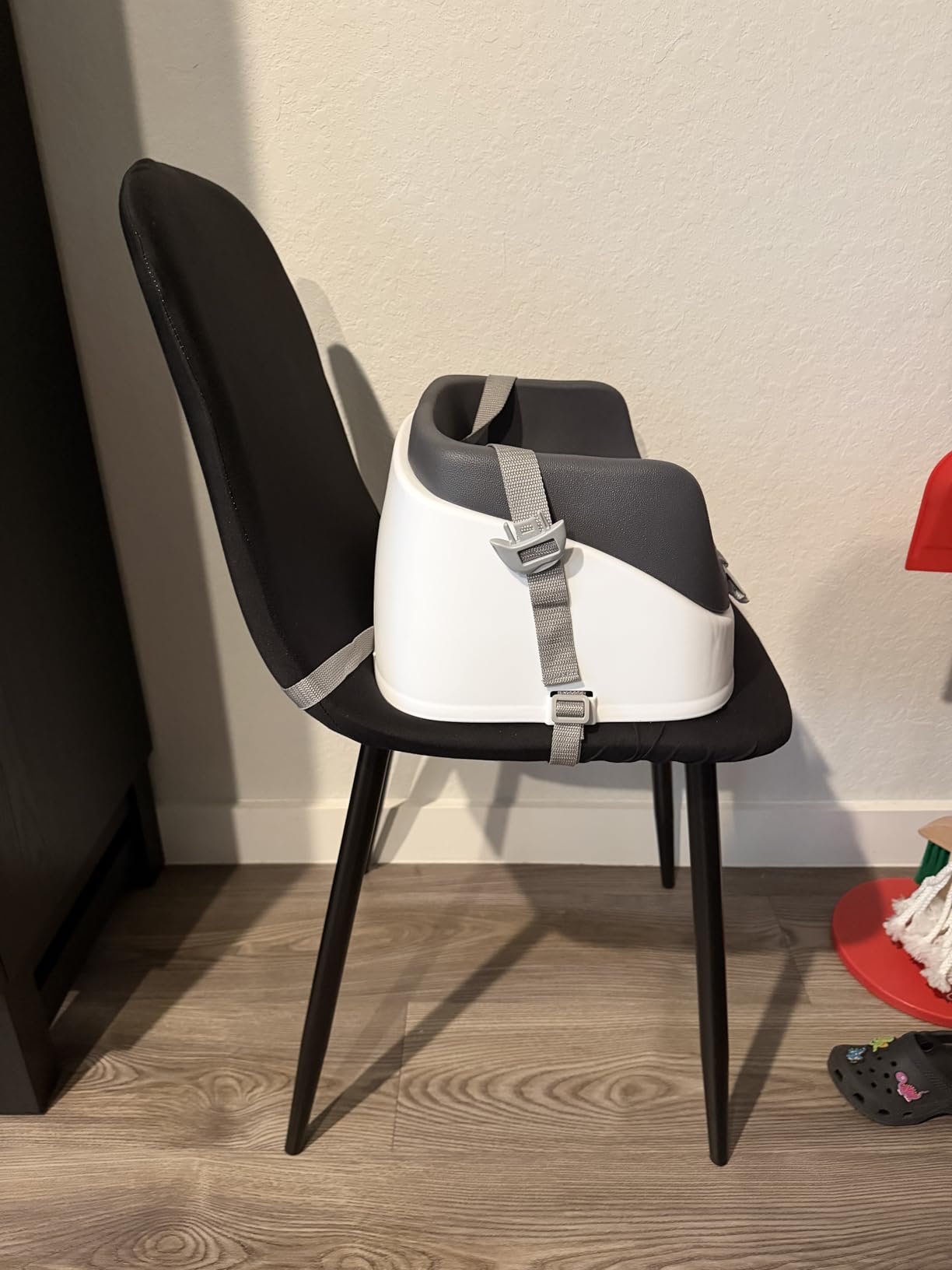Ingenuity SmartClean Toddler Booster Seat for Kitchen Chair – Lightweight for on-the-go, Easy-Clean, 3-Point Harness Strap – Booster Seat for Dining Table, Slate customer photo 2