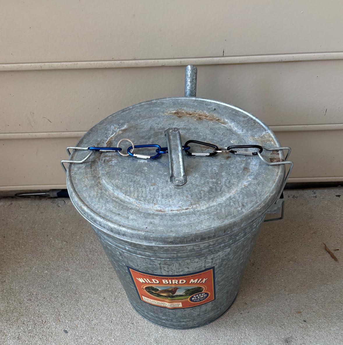 Audubon Woodlink Galvanized Steel Rustic Farmhouse Bird Food and Seed Locking Storage Bucket Bin with Scoop, Holds up to 16.5 Quarts or 25 Pounds customer photo 1