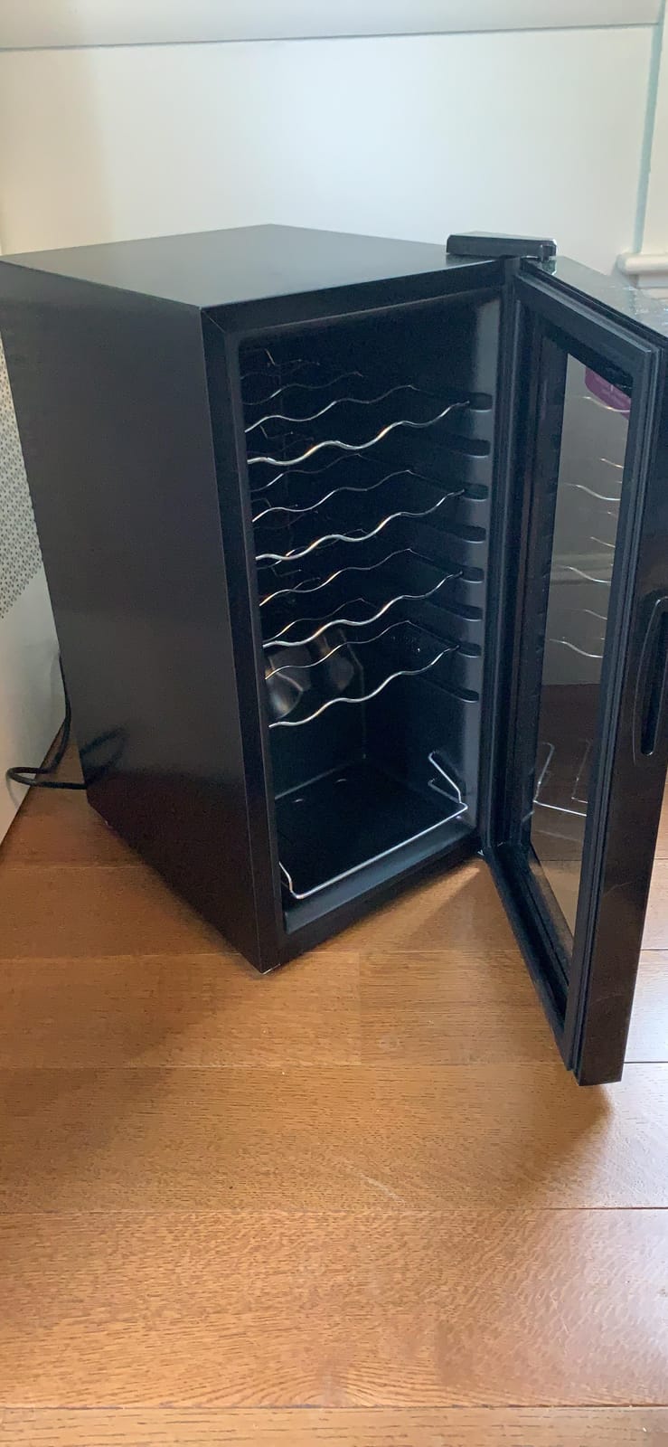 NutriChef Compressor Refrigerator White & Red Chiller Countertop Cooler-Freestanding Compact Mini Wine 15 Bottle Capacity, Digital, Glass Door, Black, Quiet Operation Fridge Touch Temperature Control customer photo 2