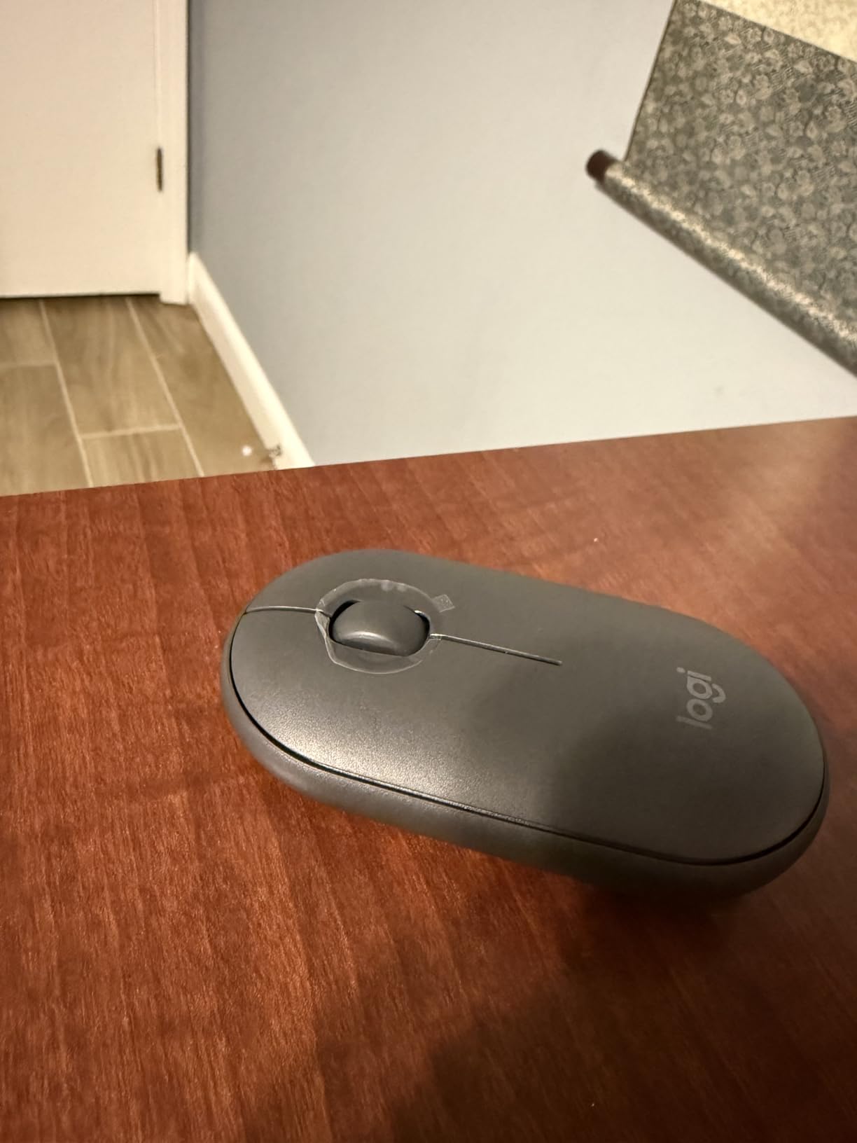 Logitech Pebble Wireless Mouse with Bluetooth or 2.4 GHz Receiver - Graphite customer photo 2