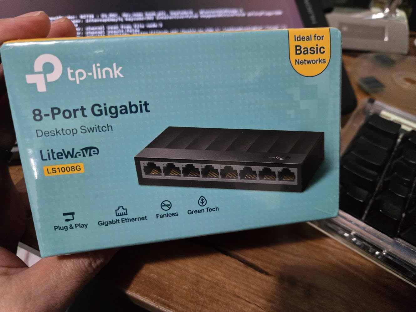 TP-Link LS1008G, Litewave 8 Port Gigabit Unmanaged Switch customer photo 2