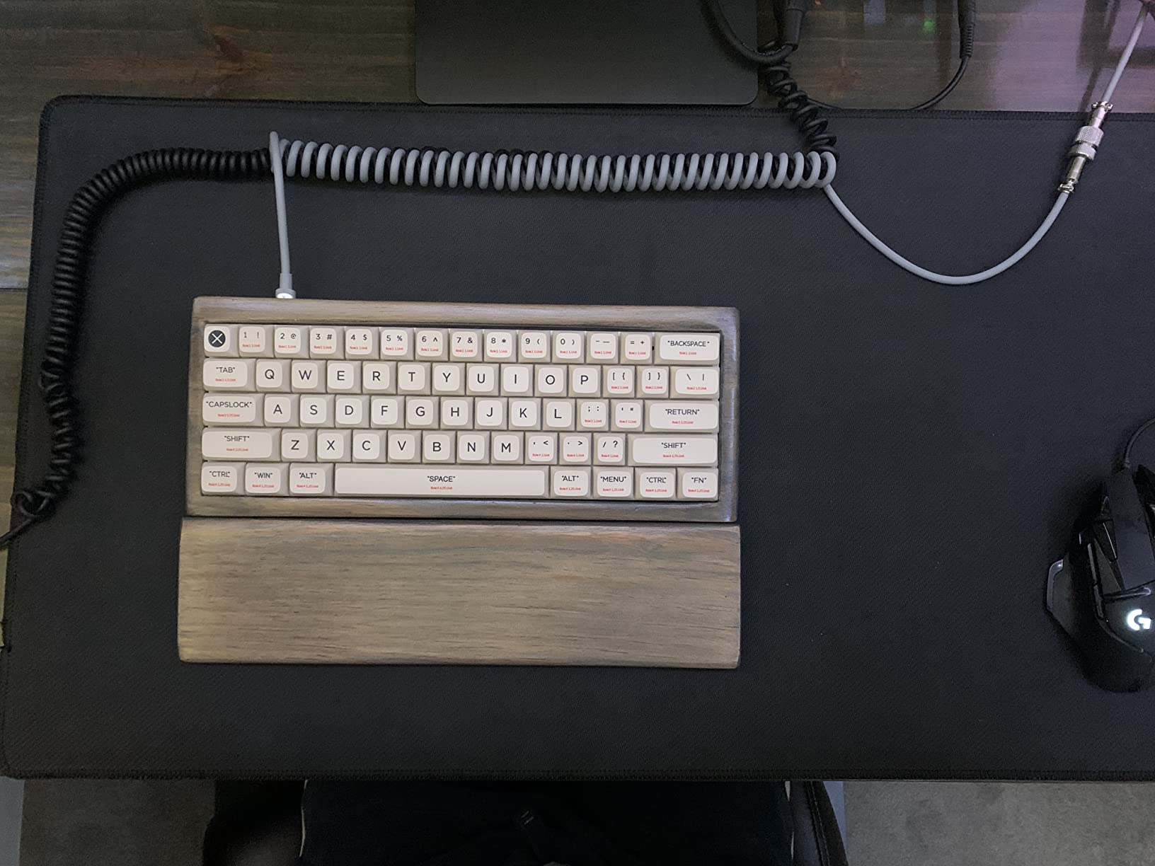 RK ROYAL KLUDGE RK61 Wired 60% Mechanical Gaming Keyboard, Compact PC Game Keyboards with QMK/VIA Programmable RGB Backlit, Hot Swappable Custom Keyboard for Win/MAC, Pre-lubed Red Switch, White customer photo 1