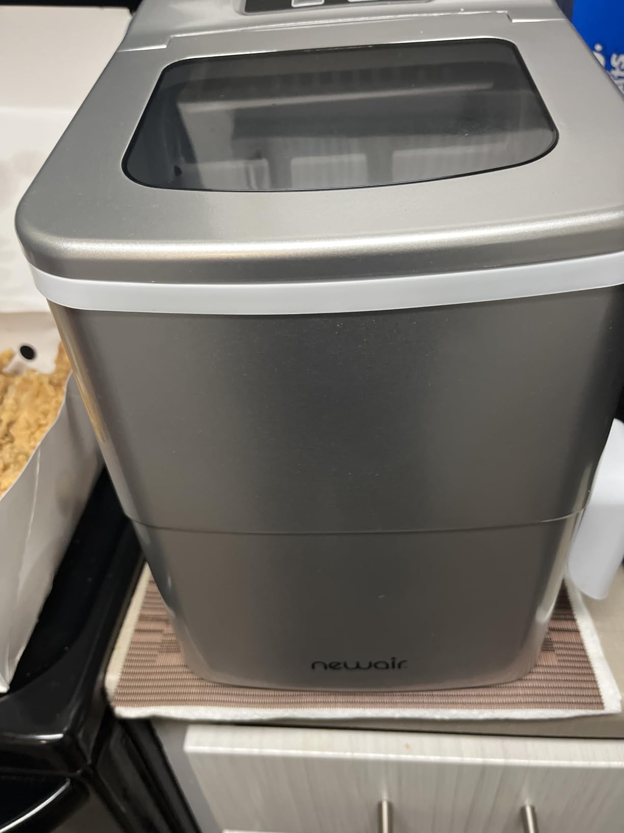 Newair Bullet Ice Maker Countertop | 26 lbs/Day Ice Machine with Fresh Ice in & Minutes | 2 Size Cubes for Instant Refreshment | Matte Black customer photo 1