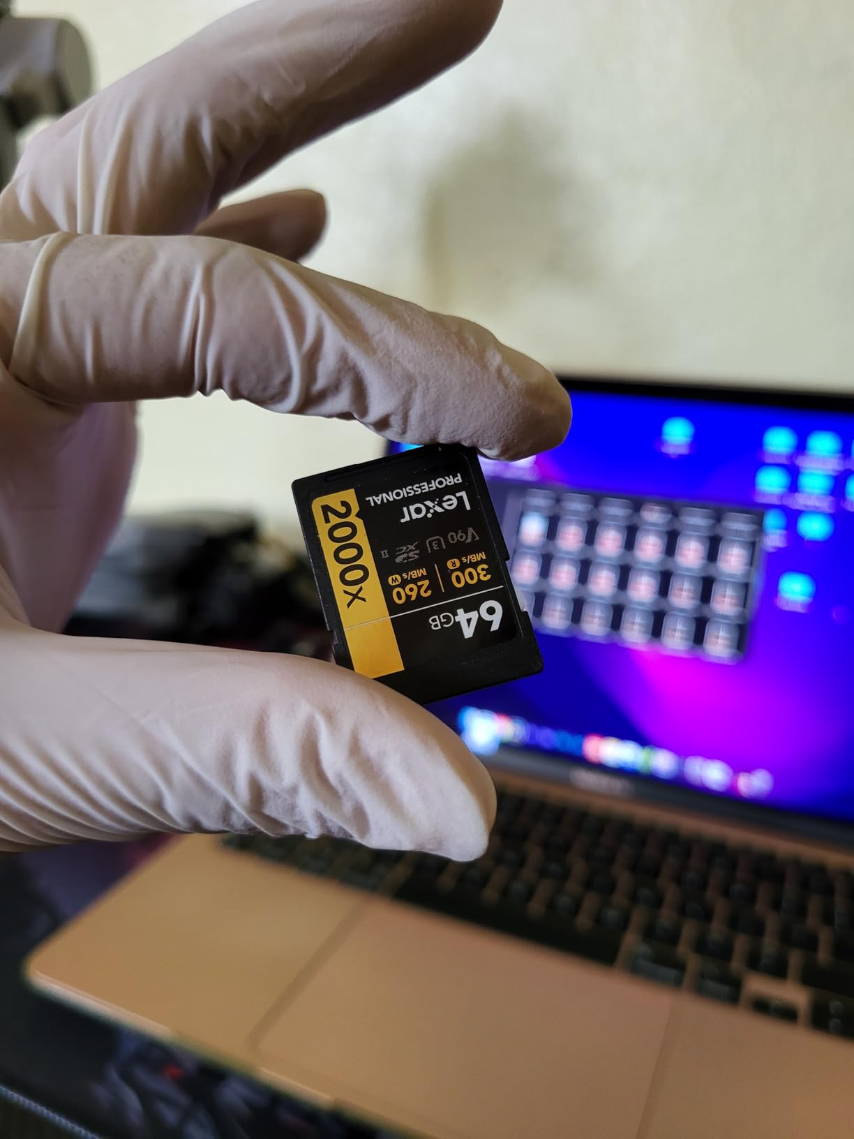 Lexar 256GB 2000x SD Memory Card, 300MB/s Read, 8K, V90, U3, UHS-II customer photo 1