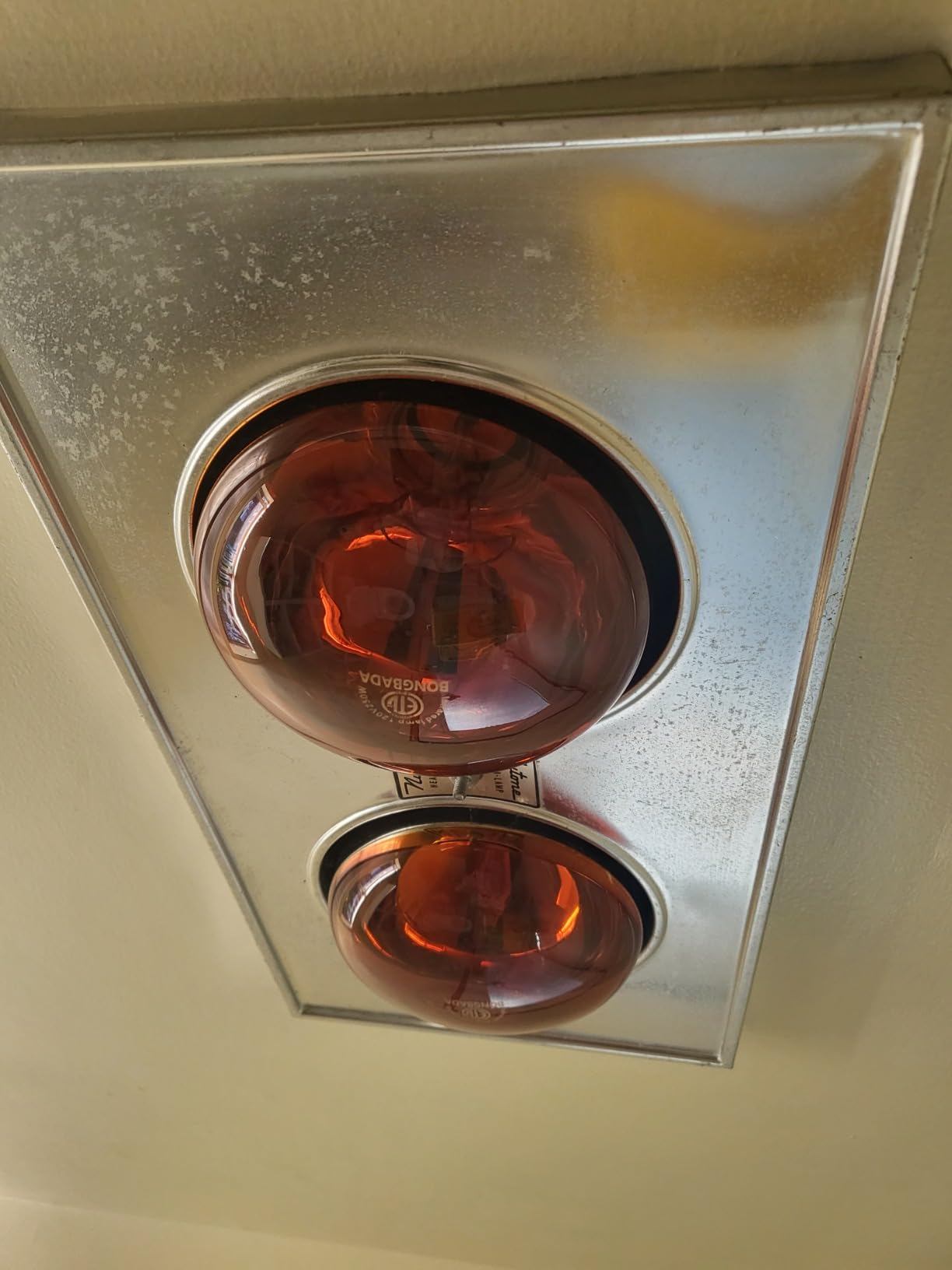 Heat Lamp Bulb R40 250 Watt 2 Pack Painted Red Infrared Glass Lamp Bulb for Food Service, Brooder Bulb, Chicks, Pet, Bathroom. customer photo 2