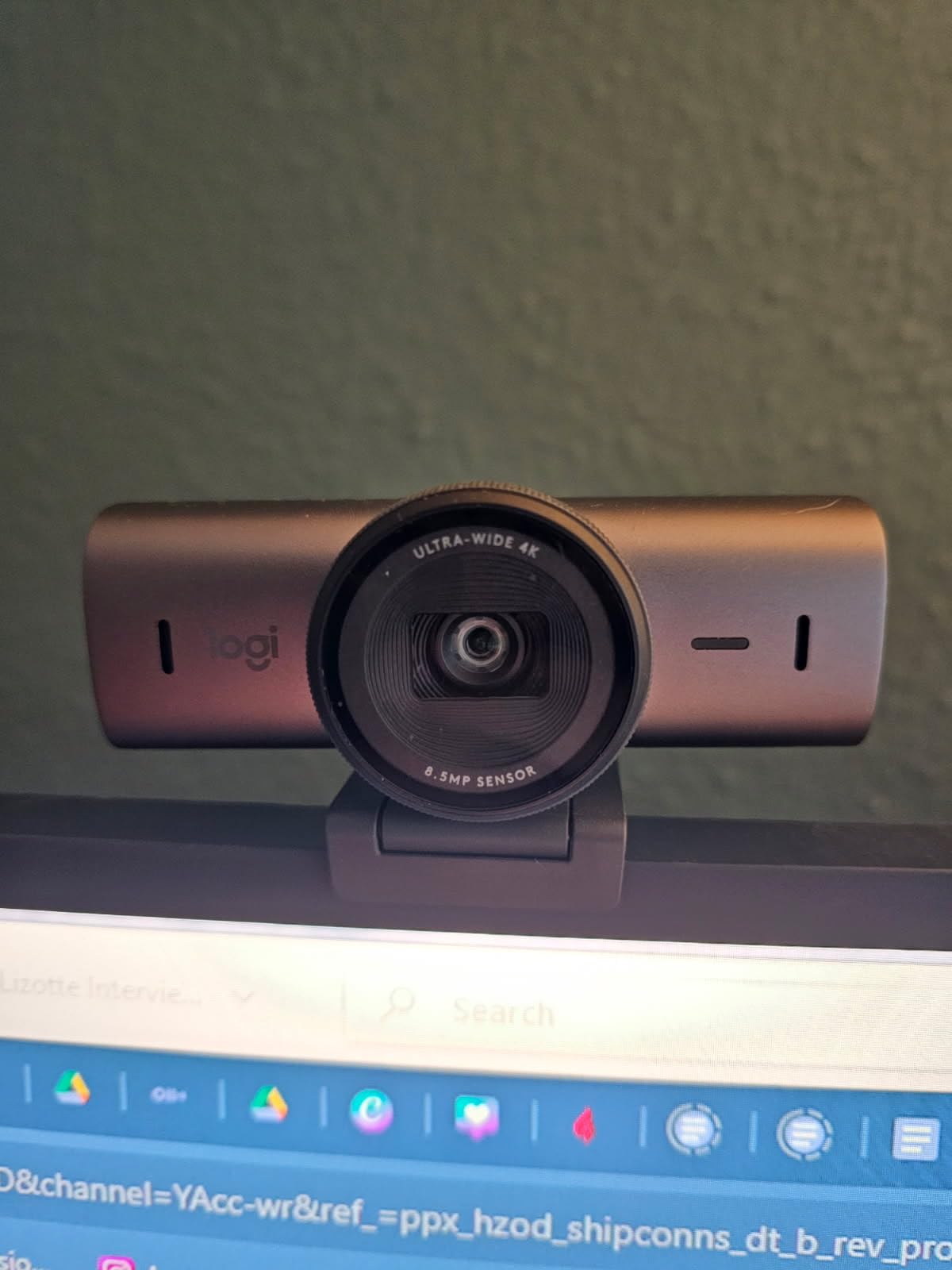 Logitech MX Brio Ultra HD 4K Webcam Collaboration and Streaming - Graphite customer photo 2