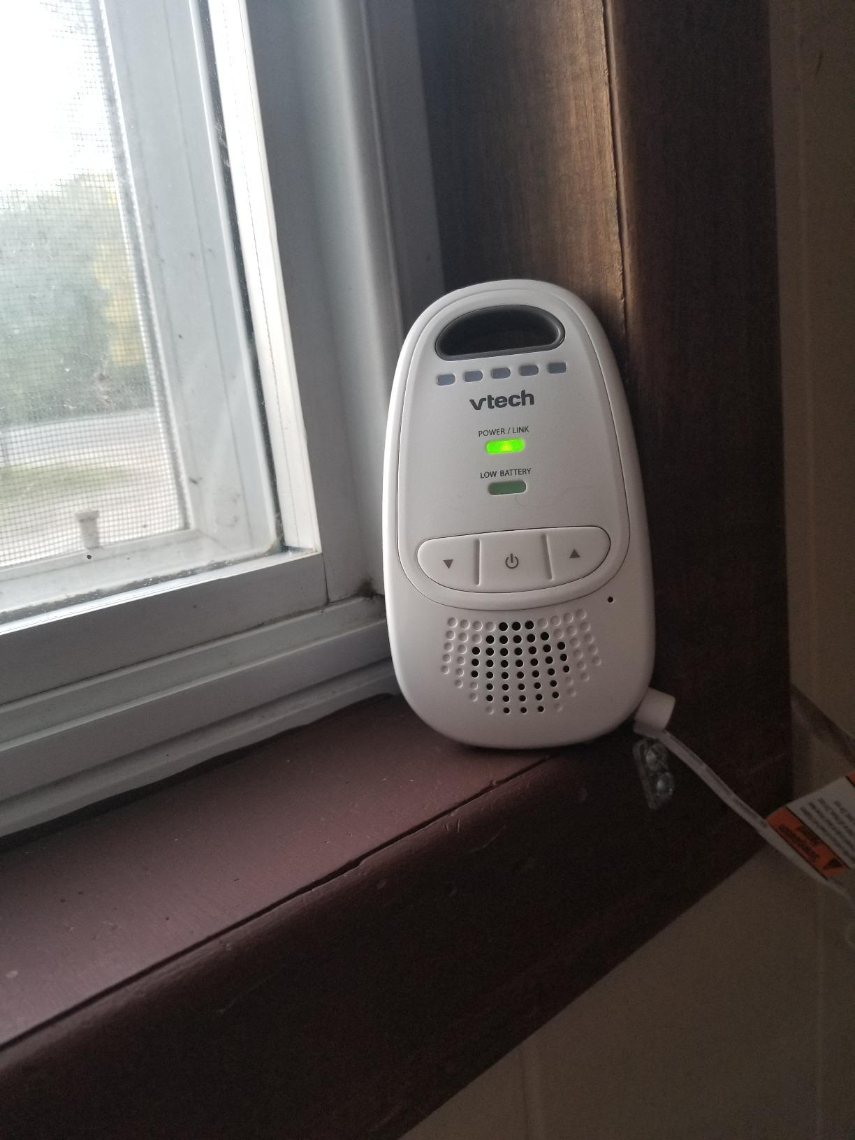 VTech DM1411 Audio Baby Monitor & Portable Soother Dual-Unit Rechargeable Battery, Long Range, Soft-Glow Night Light, Soothing Sounds & Lullabies, Digital Wireless Transmission, Sound Indicator customer photo 1