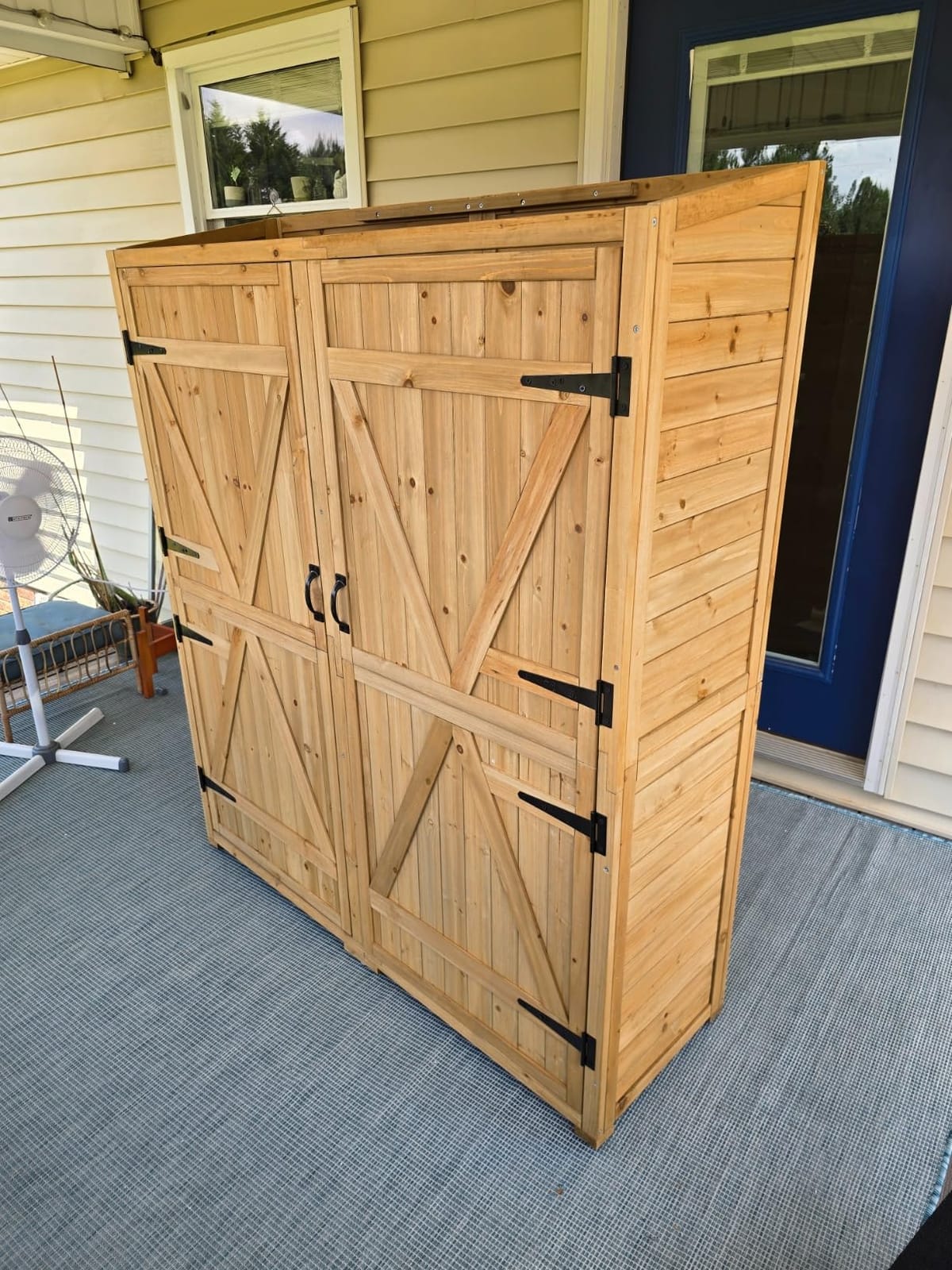 Gizoon Outdoor Cabinet, Waterproof Roof, Double Lockable Wooden Shed customer photo 2