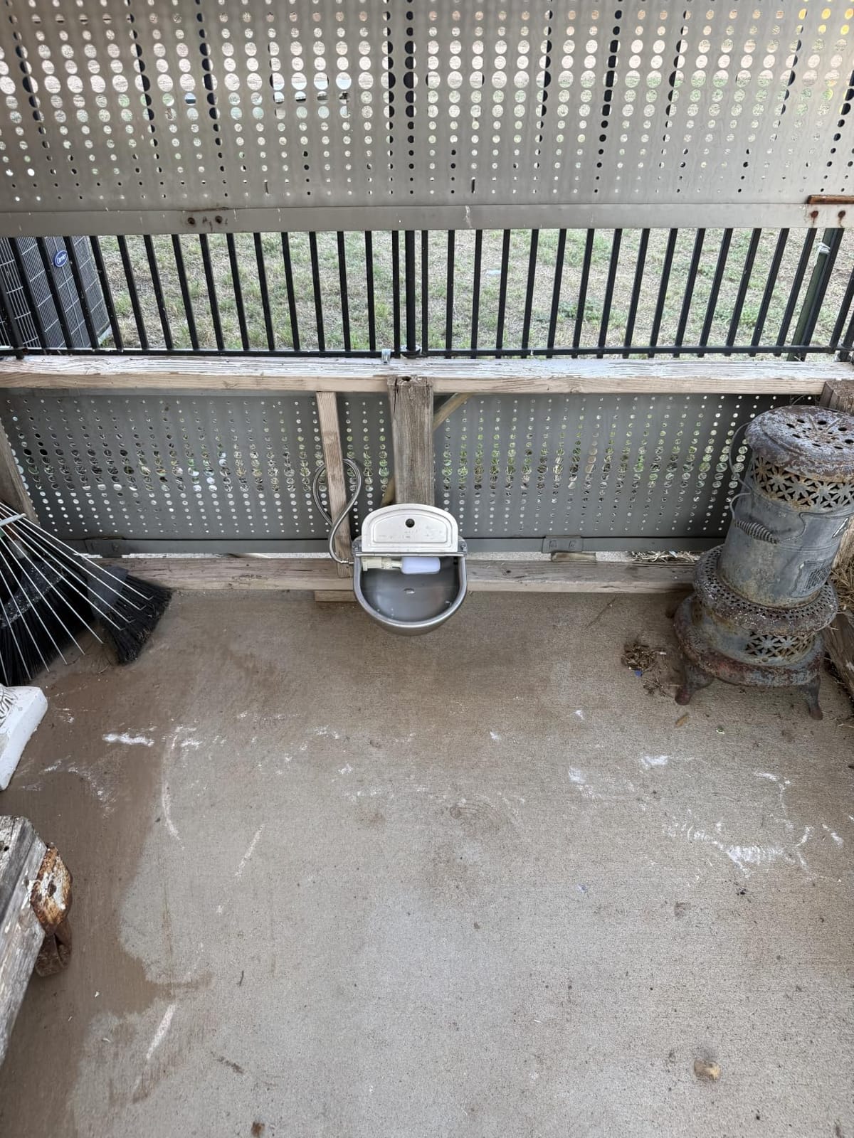 Automatic Animal Drinking Water Bowl, 304 Stainless Steel Waterer for Dog Horse Goat Pig Cow, Livestock Water Trough Dispenser with Pipe Hose, 2 Float Valves, Quick Connecter, Expansion Bolt customer photo 1