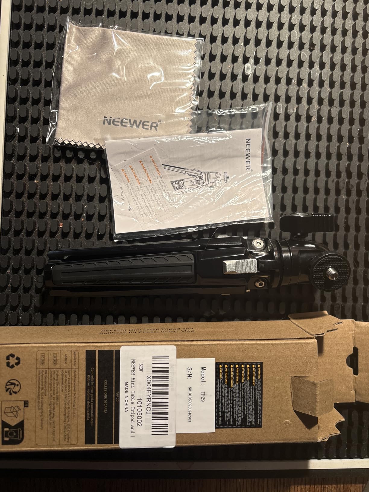 NEEWER Mini Metal Table Tripod with 360° Ball Head, TP29 customer photo 2