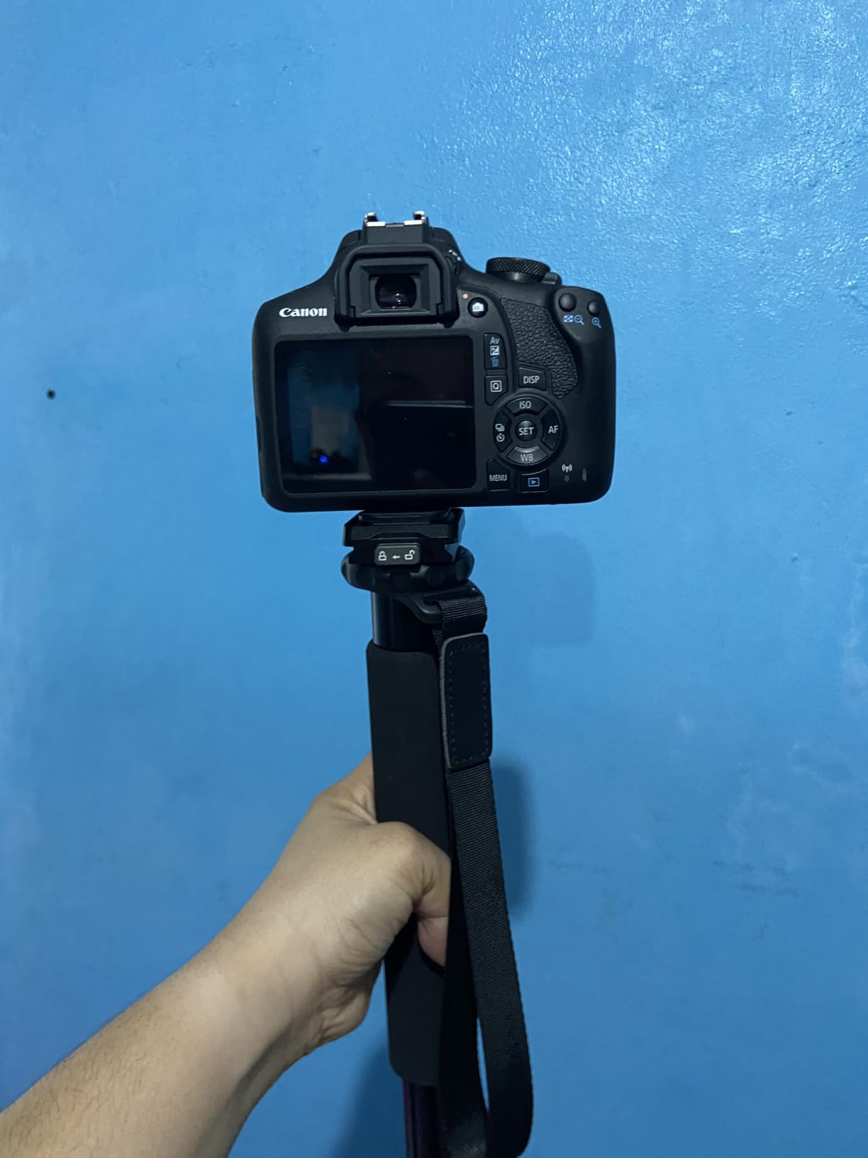 ULANZI TB12 61-Inch Camera Monopod - Portable Tripod & Monopod Photography Stick with 5-Section Height, Aluminum Compact Travel Camera Stick for Canon, Nikon, Sony Mirrorless, DSLR, Easy to Carry customer photo 1