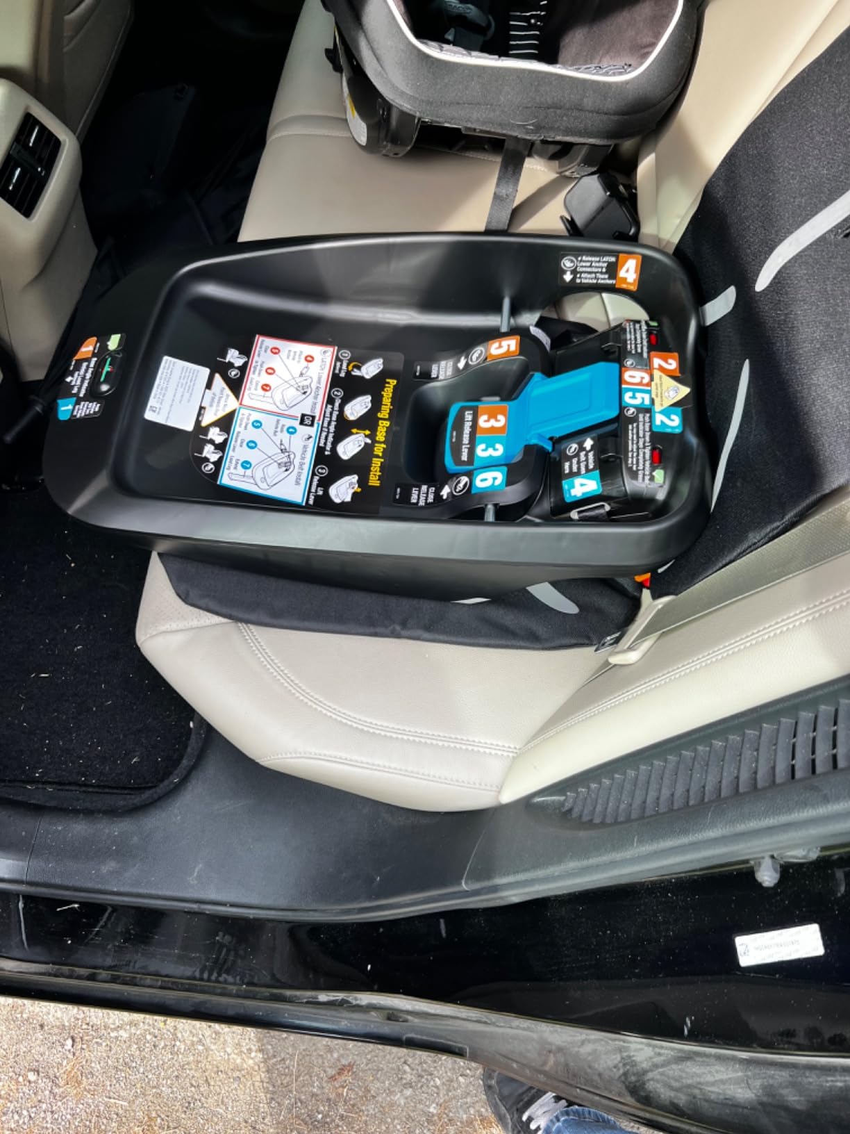 Maxi-Cosi Baby Car Seat Base, Fits Several Maxi Cosi Car Seat Models, Baby Carseat Base for Travel, Black customer photo 1