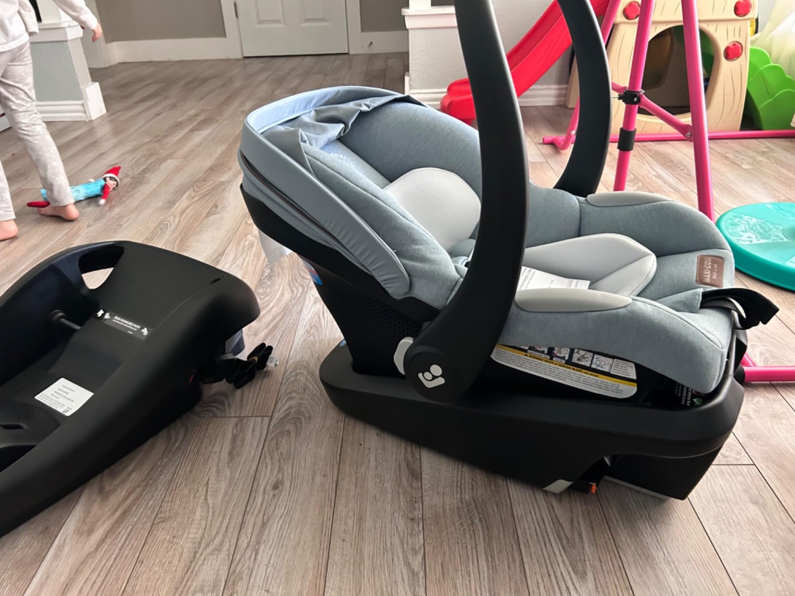 Maxi-Cosi Baby Car Seat Base, Fits Several Maxi Cosi Car Seat Models, Baby Carseat Base for Travel, Black customer photo 2