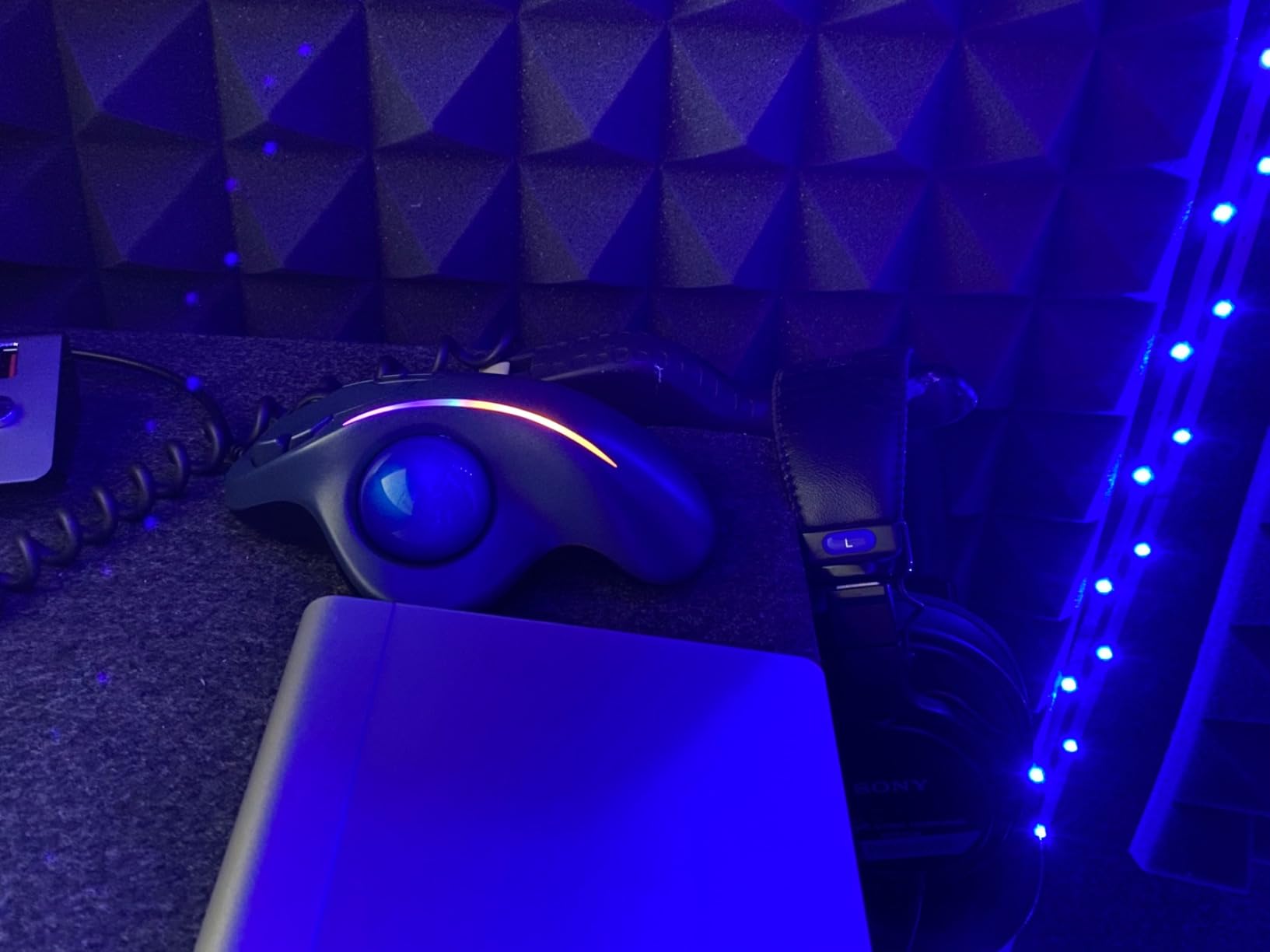 Wired Ergonomic Trackball Mouse, 34mm Thumb Control, RGB Lighting customer photo 1