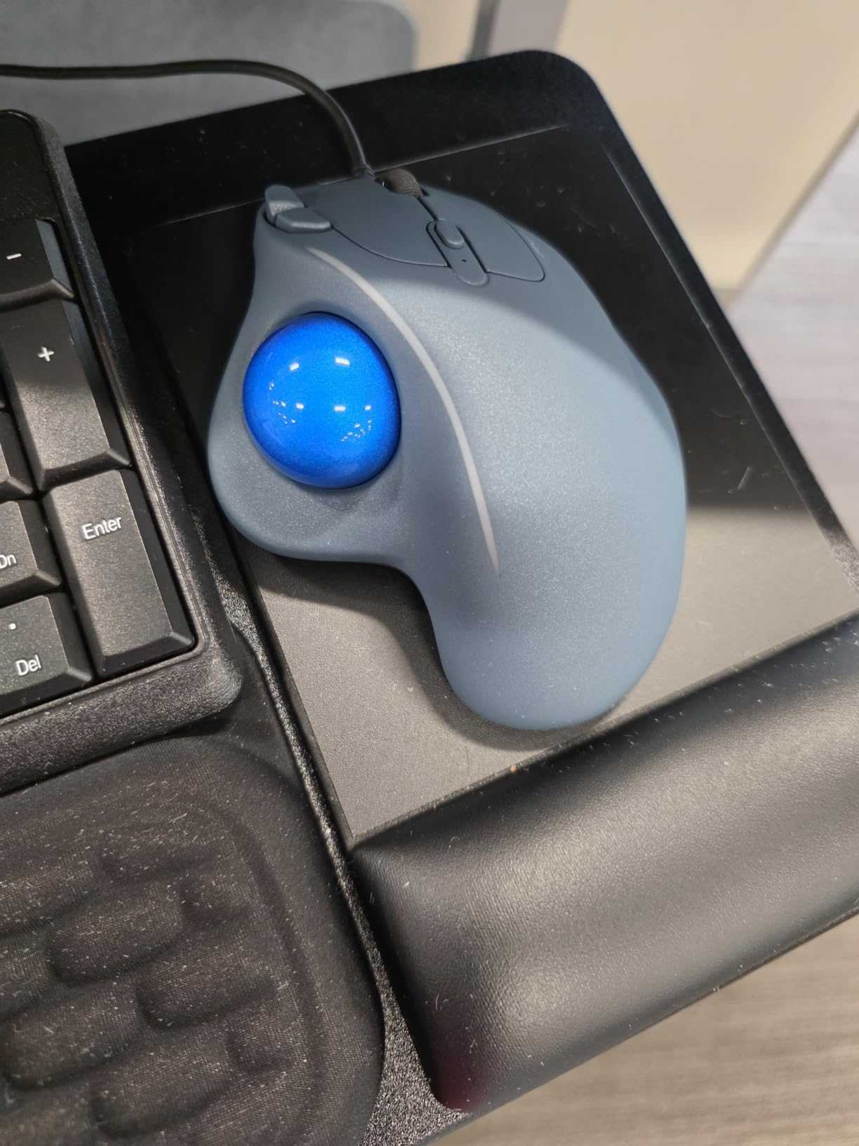 Wired Ergonomic Trackball Mouse, 34mm Thumb Control, RGB Lighting customer photo 2