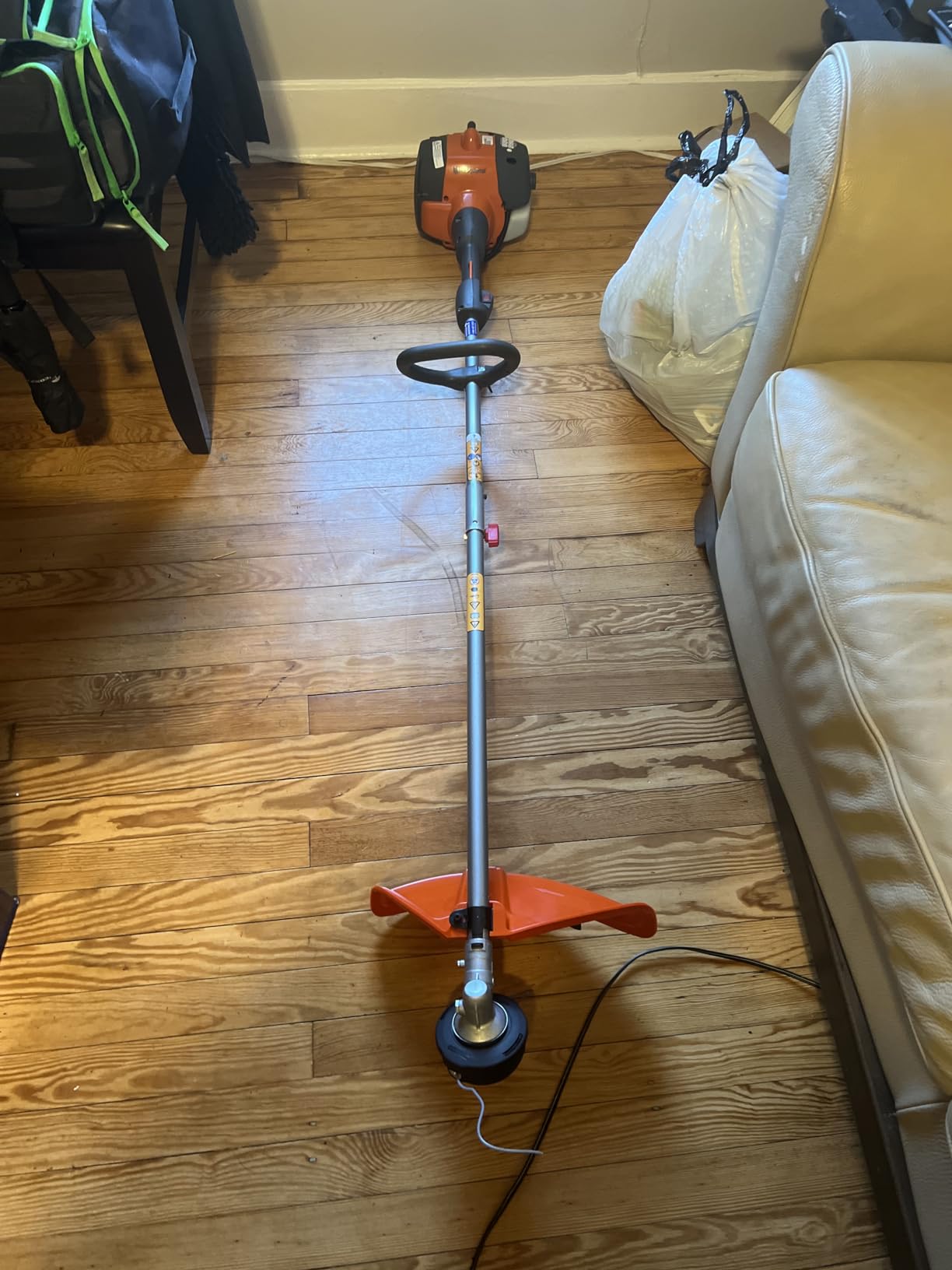 Husqvarna 130L Gas String Trimmer, Trimmer Head, 18-Inch customer photo 1